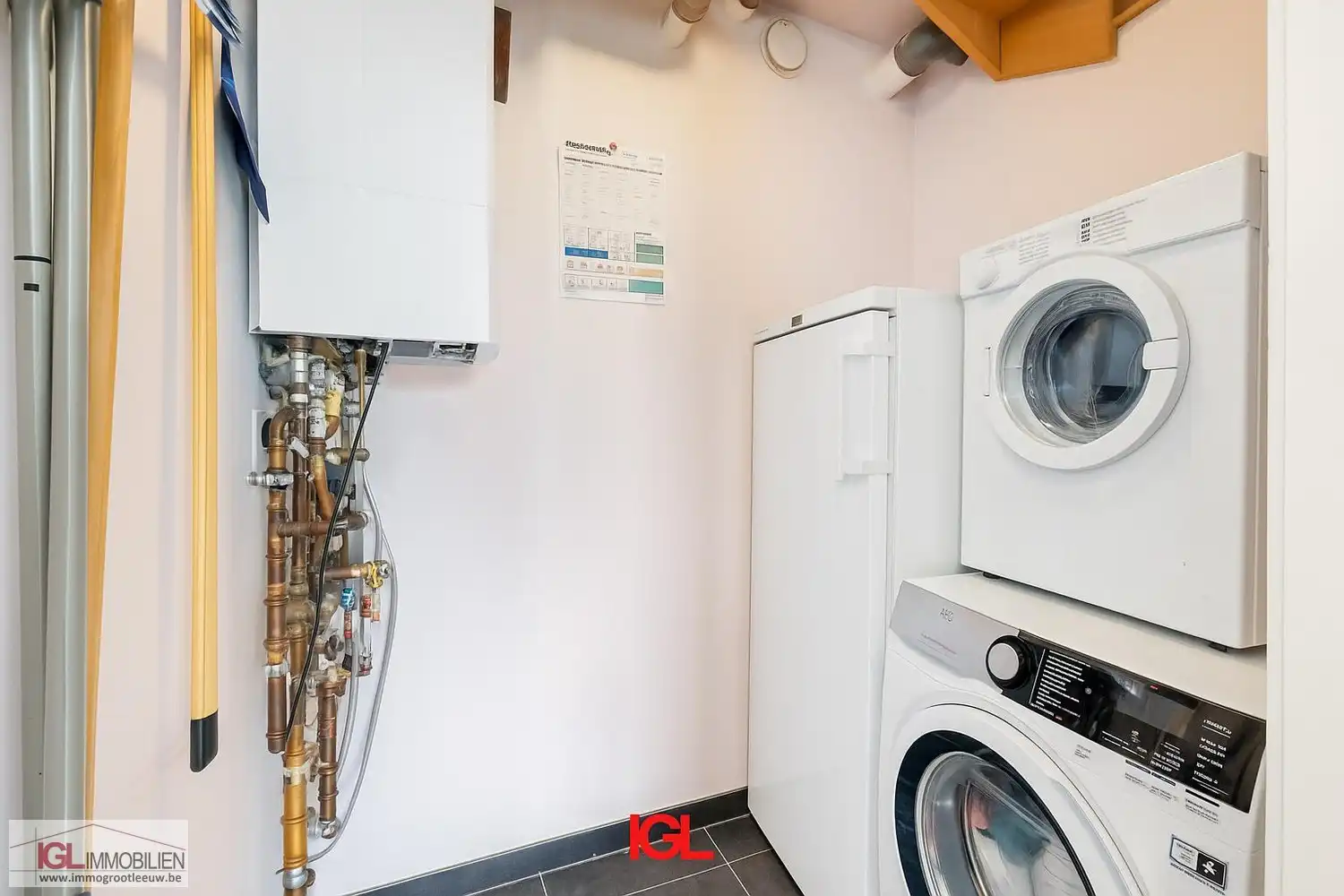 Ruim duplexappartement met 5 slaapkamers, een zonnig terras & 2 staanplaatsen foto 18