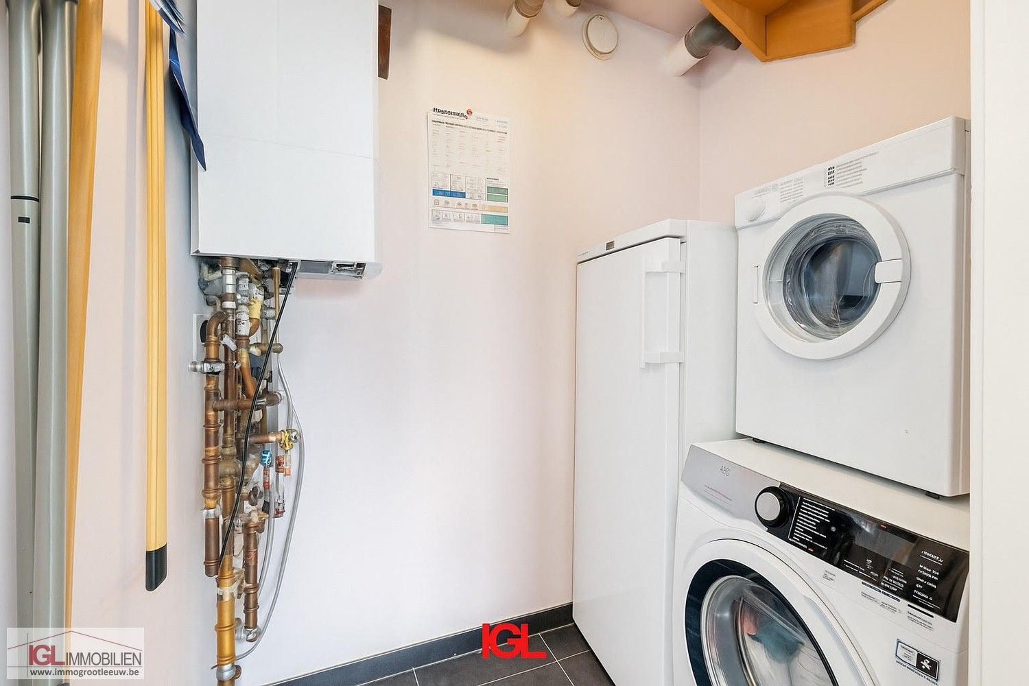 Ruim duplexappartement met 5 slaapkamers, een zonnig terras & 2 staanplaatsen foto 18