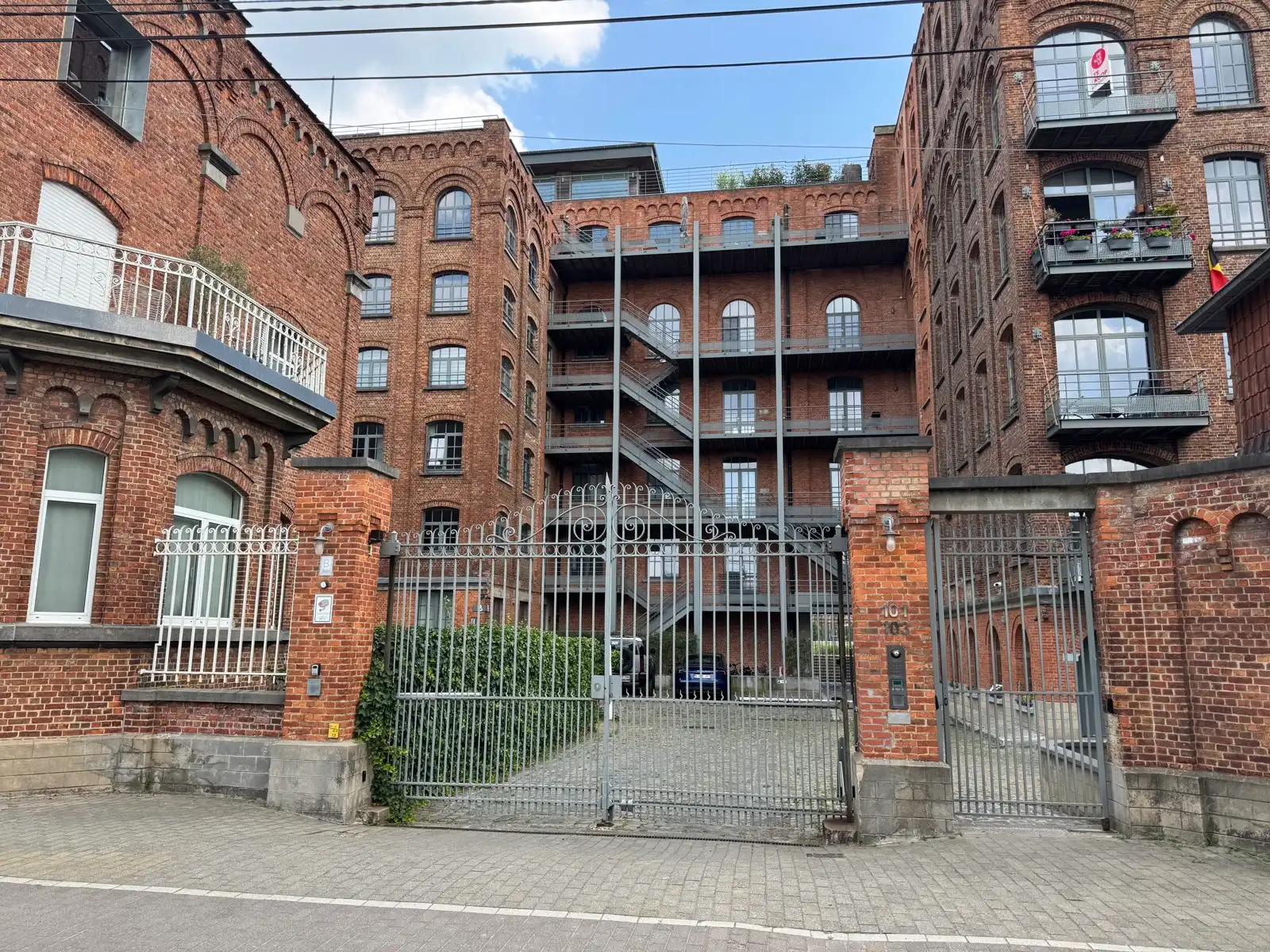 Unieke loft met 2 slaapkamers, terras en zicht op de vaart foto 27