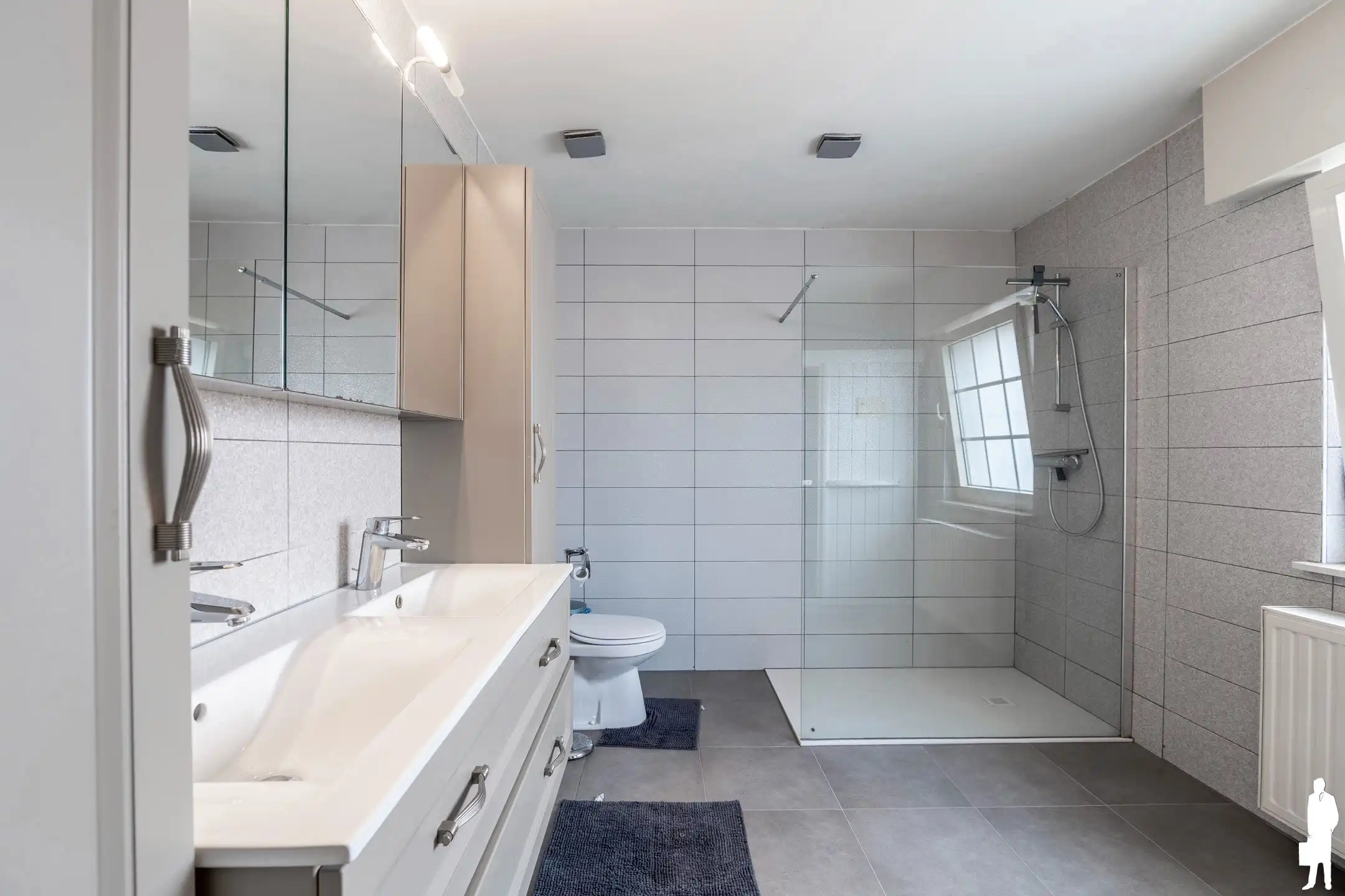 Ruime woning met 6 slpks. en grote kelder nabij Nederland foto 15
