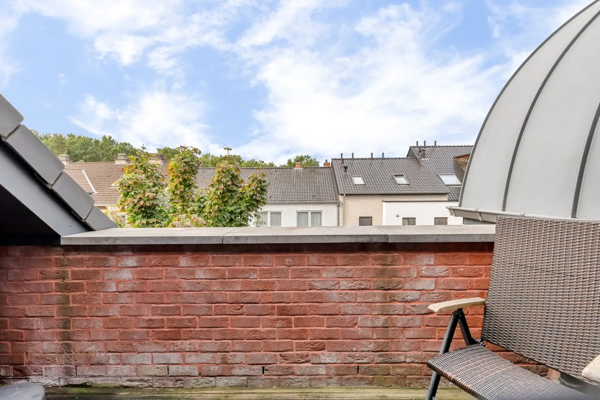 RUIM DUPLEX-APPARTEMENT VLAKBIJ CENTRUM MET 3 SLP, TERRAS, 2 AUTOSTAANPLAATSEN + 2 BERGINGEN foto 23