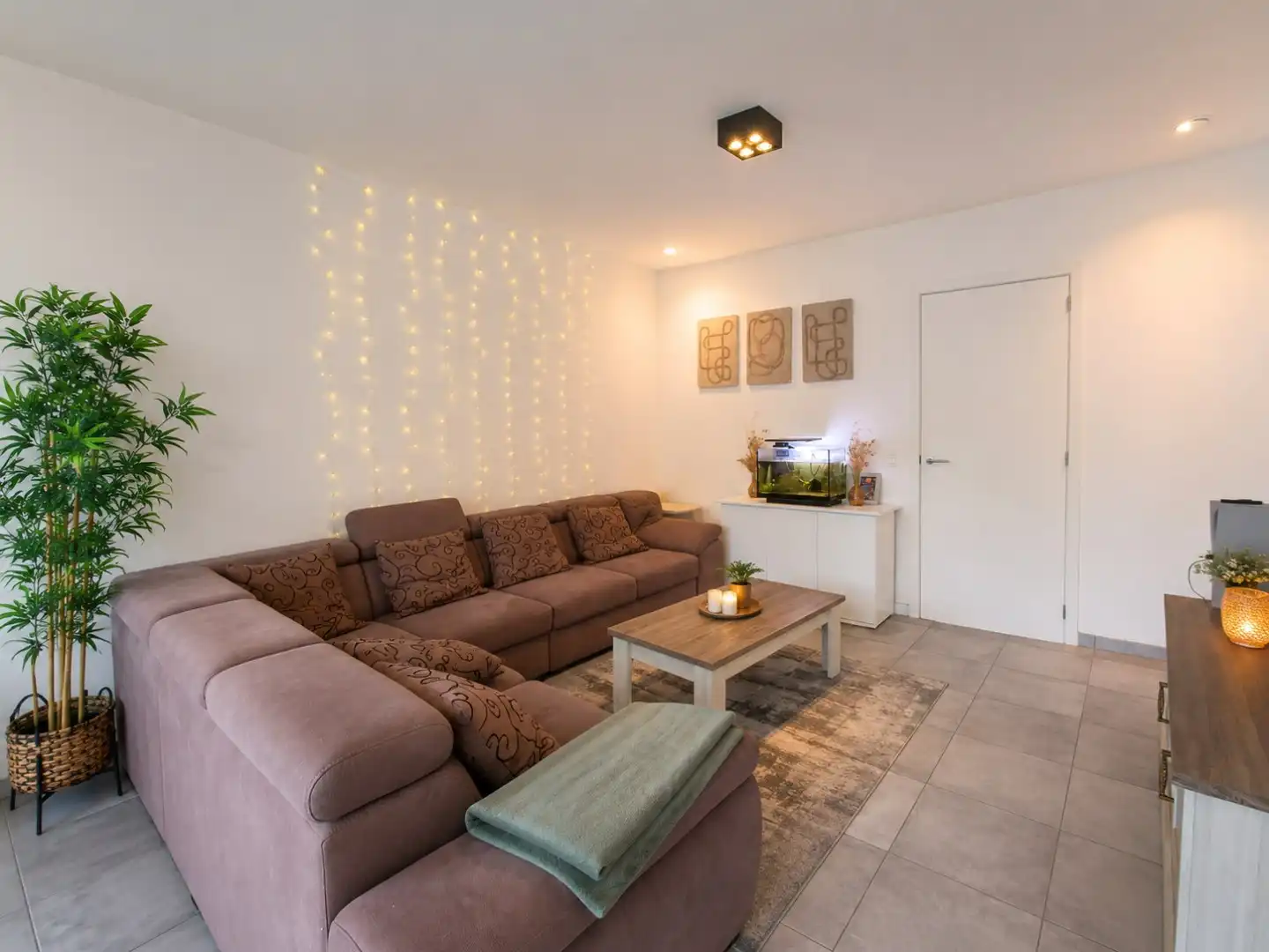 NIEUWBOUWWONING IN HARTJE POESELE MET 4 SLPKS, TUIN & GARAGE foto 2