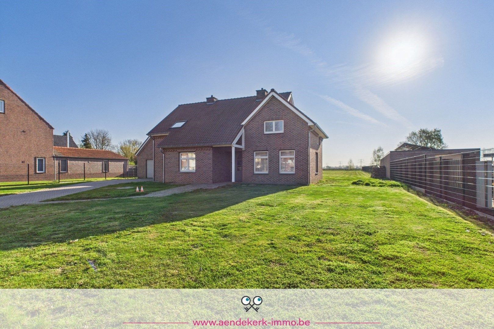 Gezinswoning op een ruim perceel in Ophoven foto 2