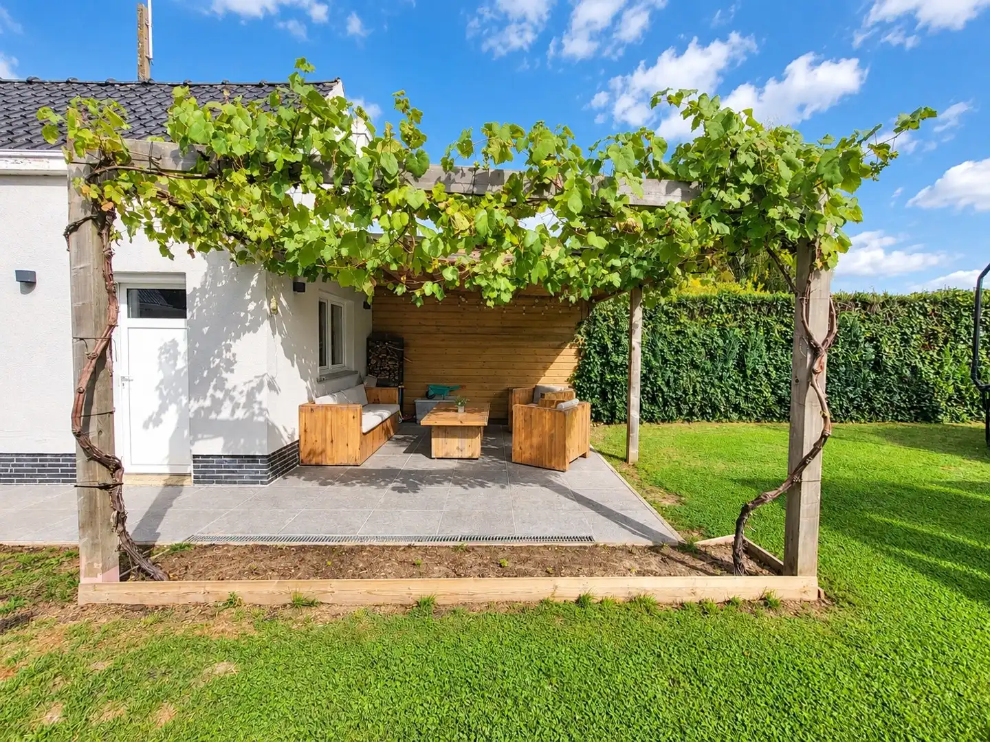 Gerenoveerde woning met garage en zonnige tuin in landelijke omgeving. Topper! foto 4