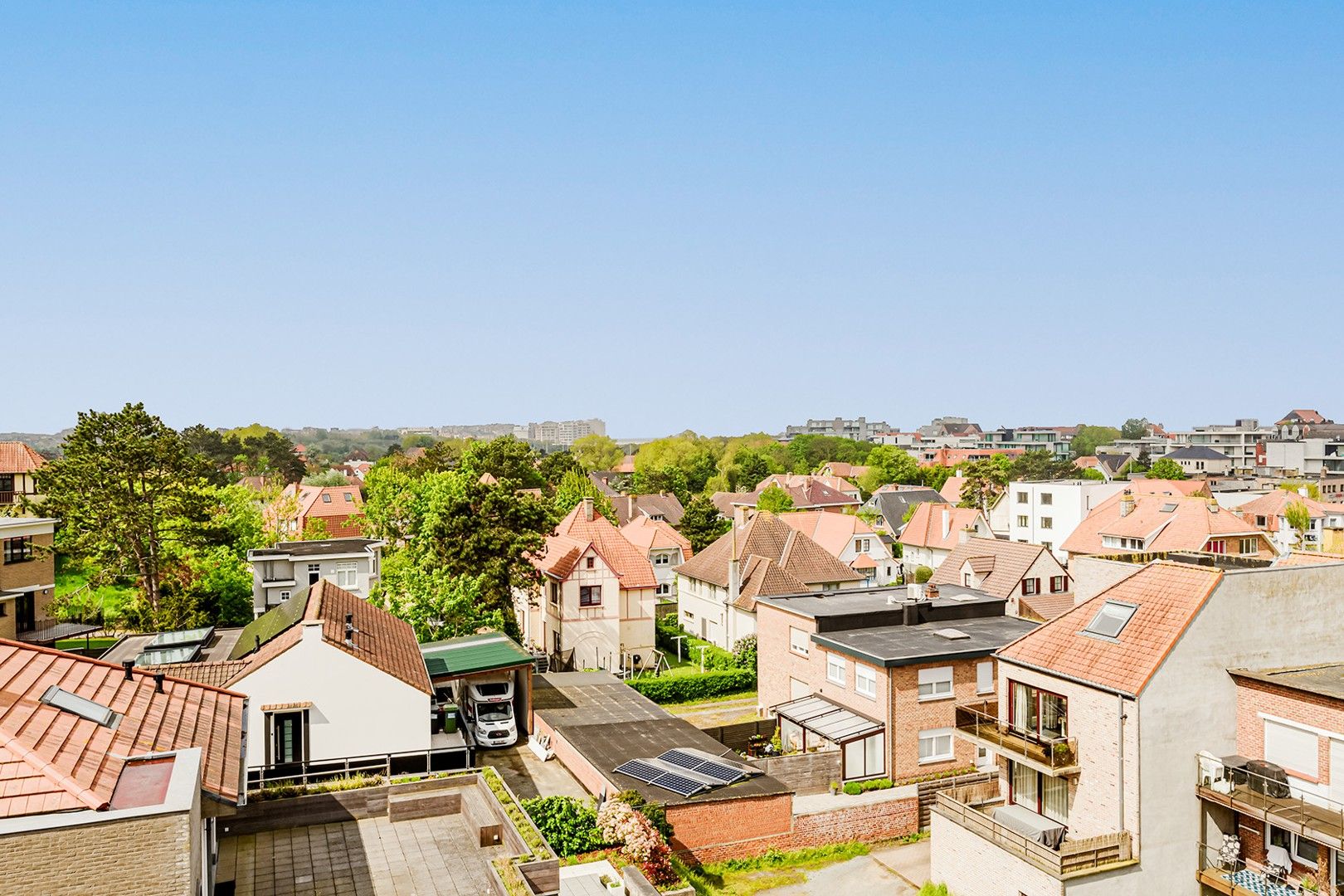 1-slaapkamer appartement met ruim terras te huur in Sint-Idesbald foto 2