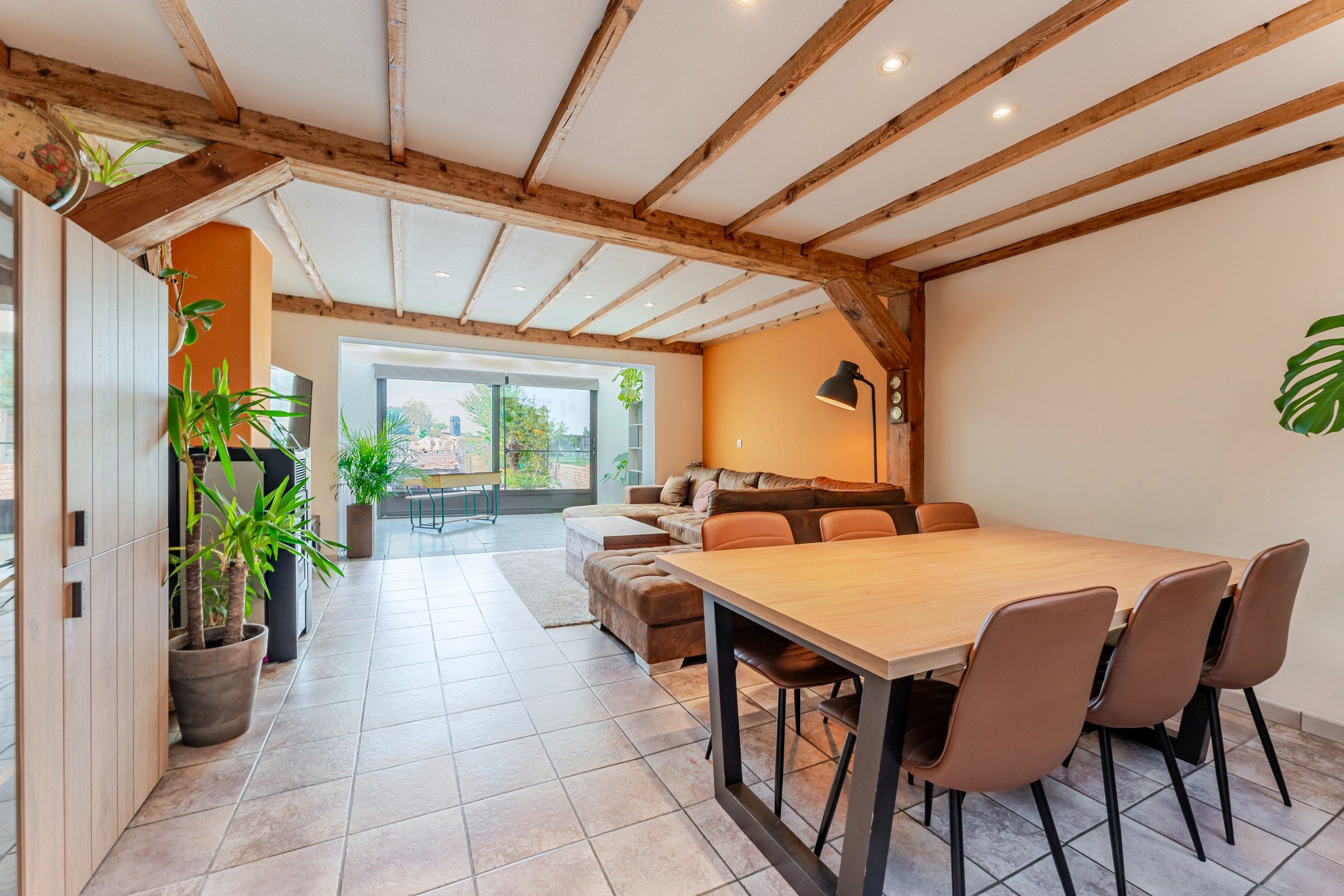 RUIME WONING MET TUIN EN GARAGE foto 6