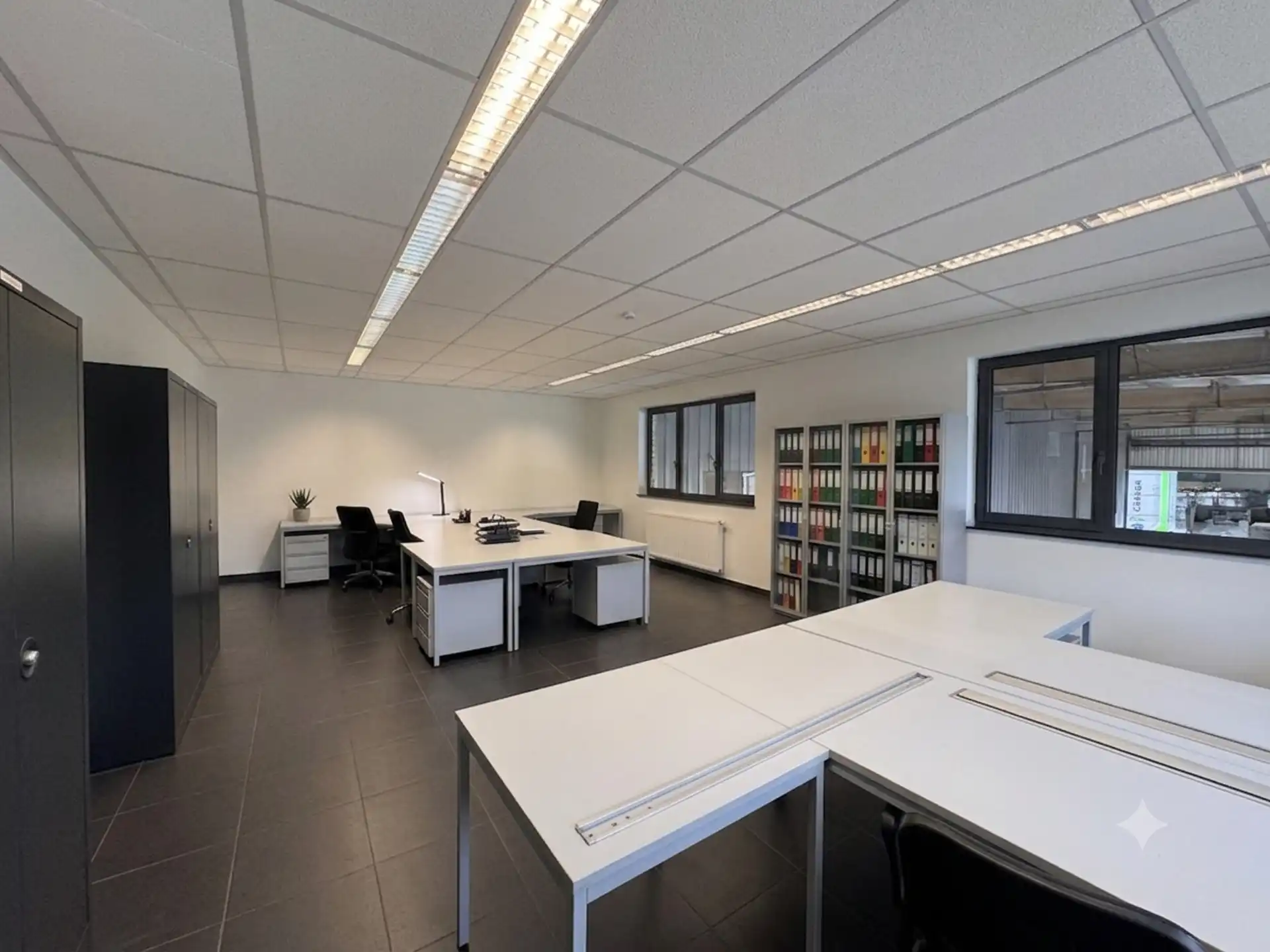 Bedrijfsgebouw met loods en instapklare kantoren te Brecht foto 5