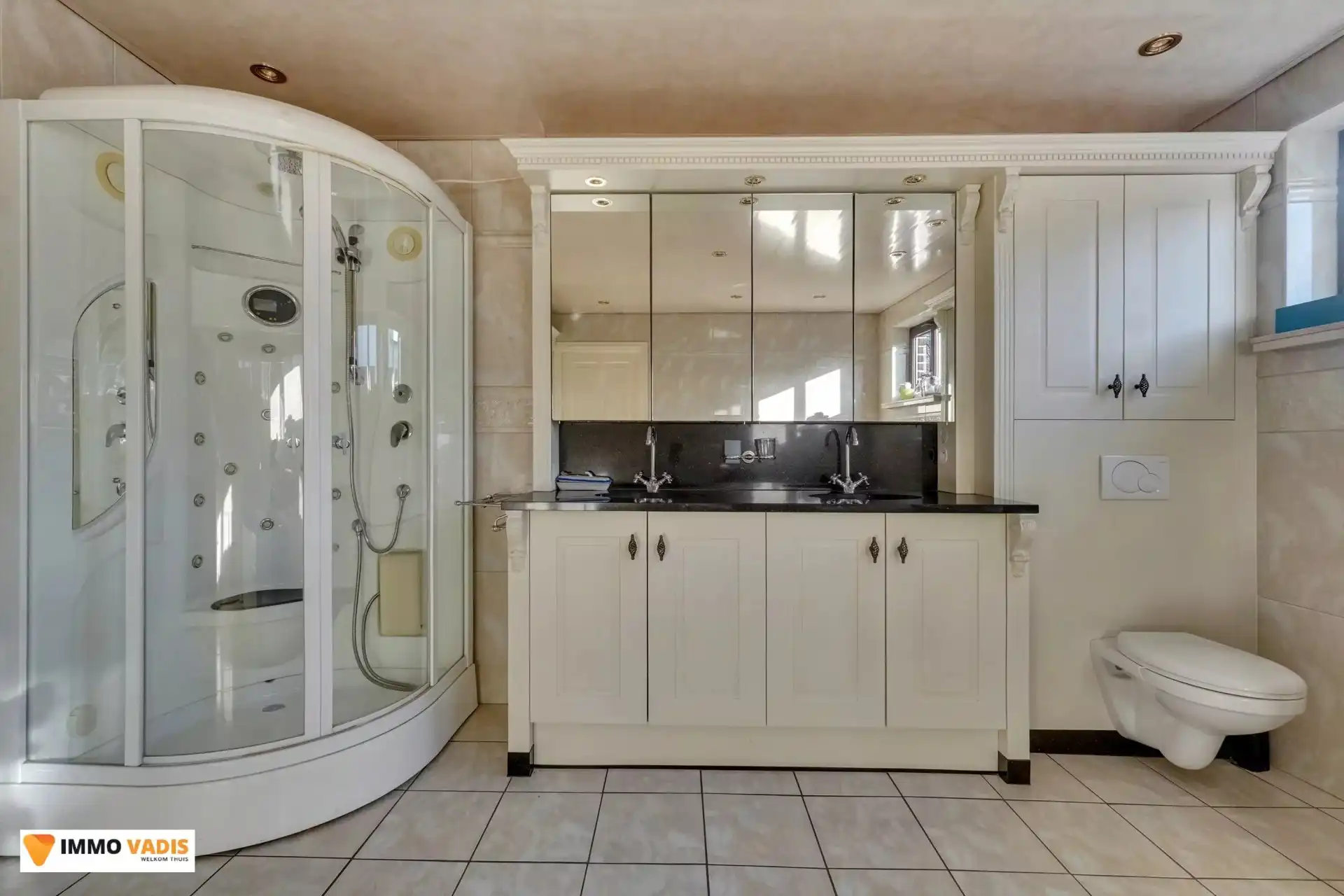 Gunstig gelegen, charmante en uitstekend onderhouden villa foto 10