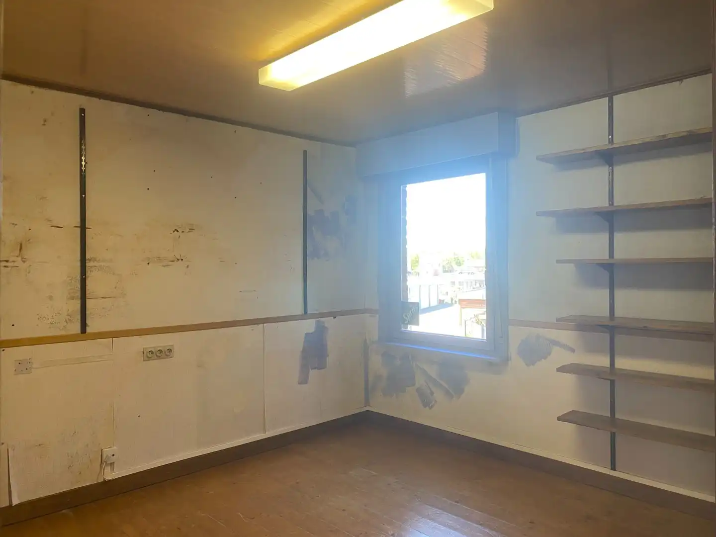 Centraal gelegen te renoveren woning met ruime garage en achterliggende tuin foto 8