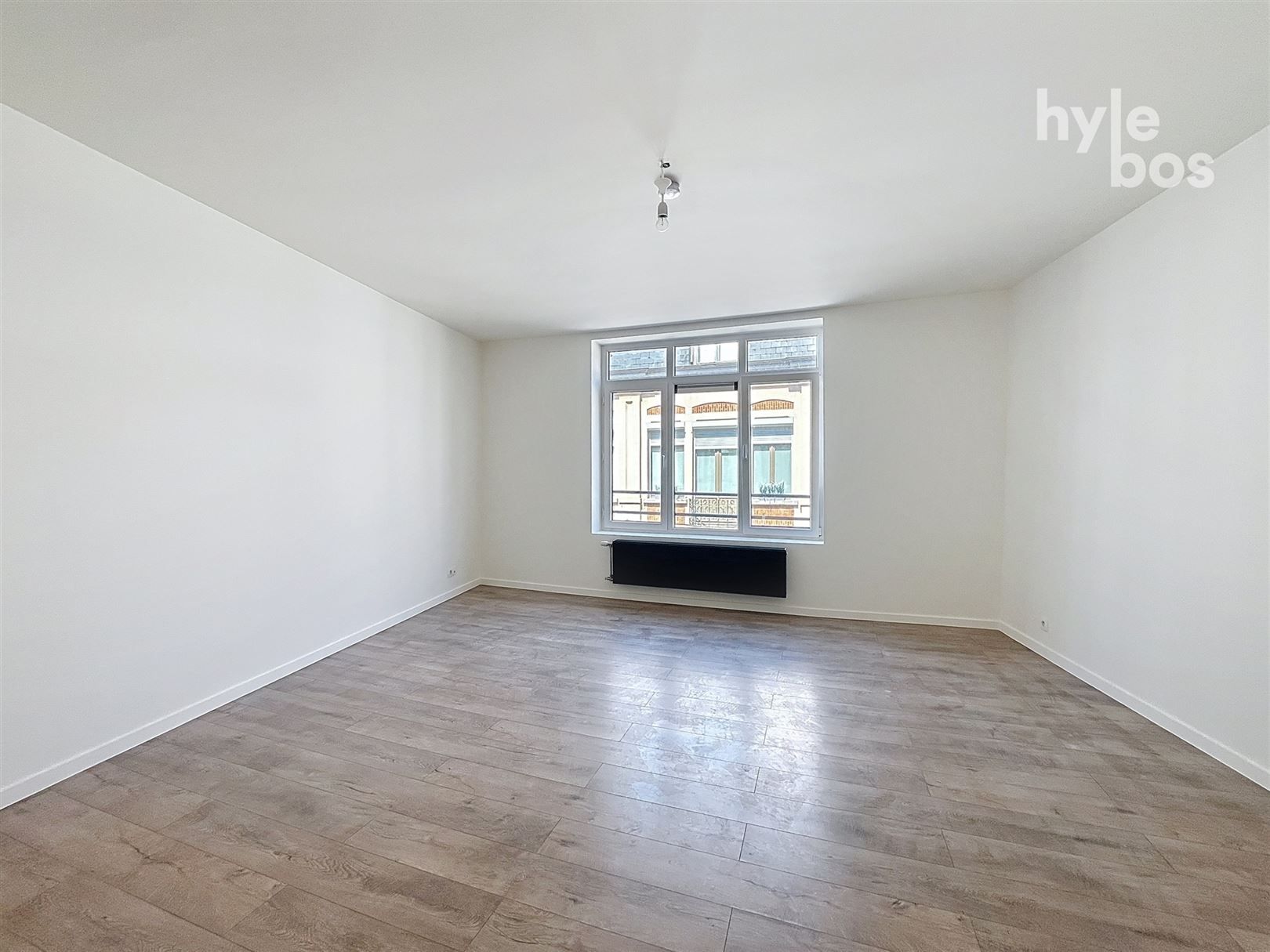 In stadscentrum gelegen, gerenoveerde woning met 3 slaapkamers foto 7
