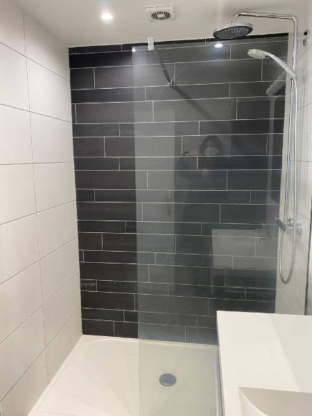 Ruim (±100m²) app met 2 slpk en autostaanplaats in hartje Geel foto 12