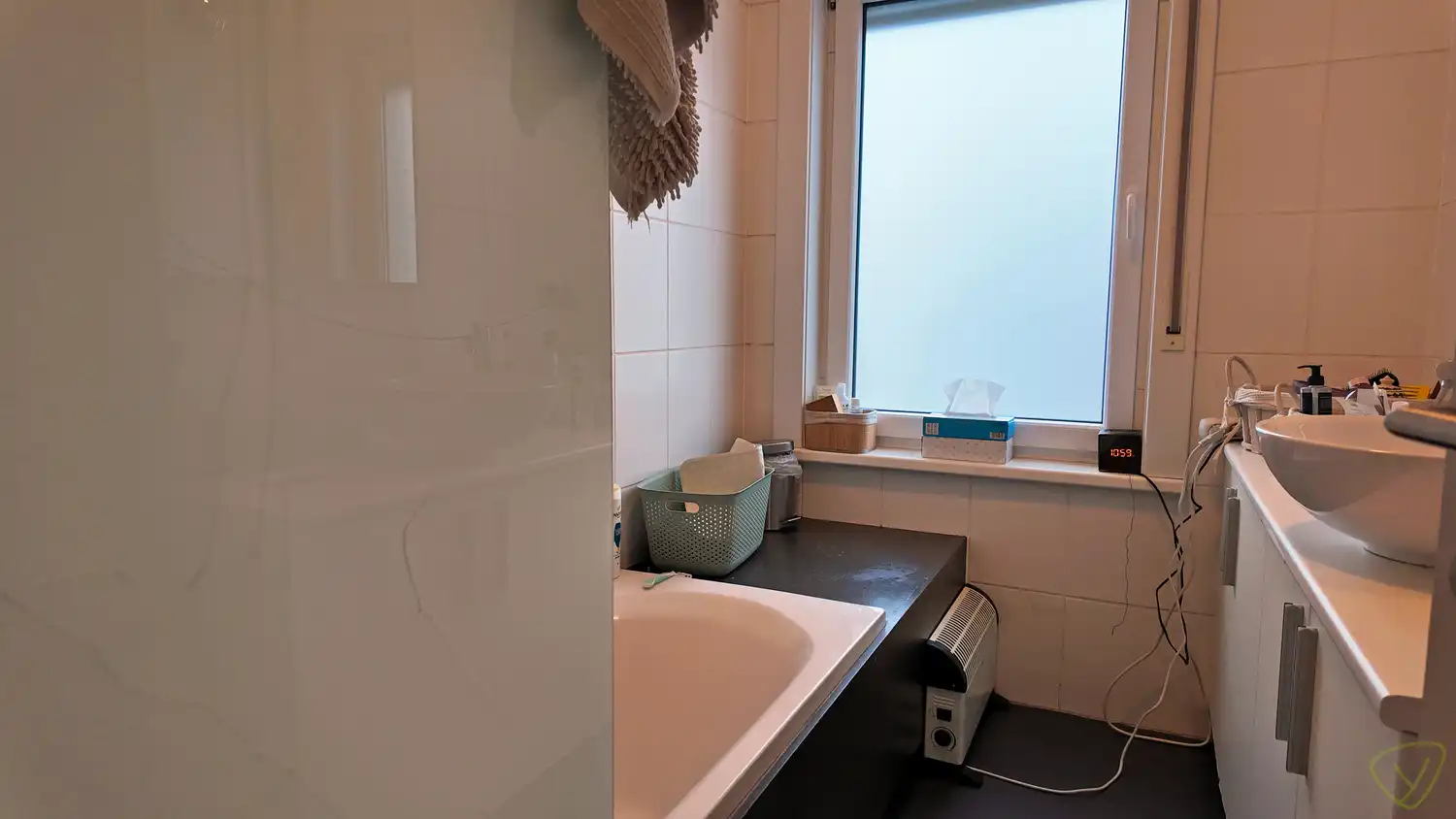 Volledig gerenoveerde woning met carport en tuin in Zelzate! foto 7