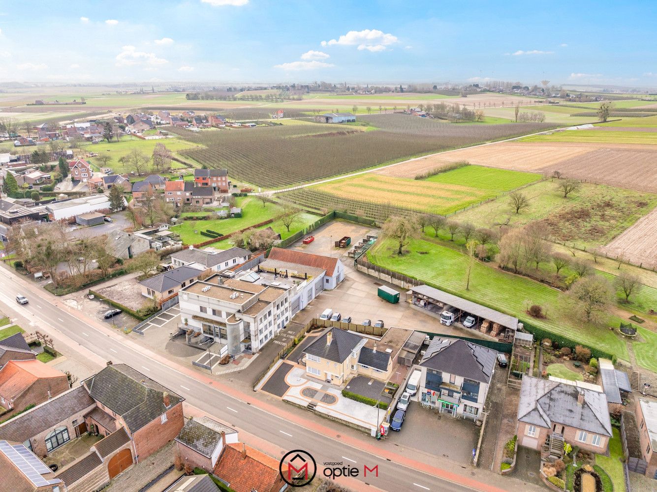 Gebouw met 3 appartementen, 2 kantoren & werkplaats in Bilzen foto 50