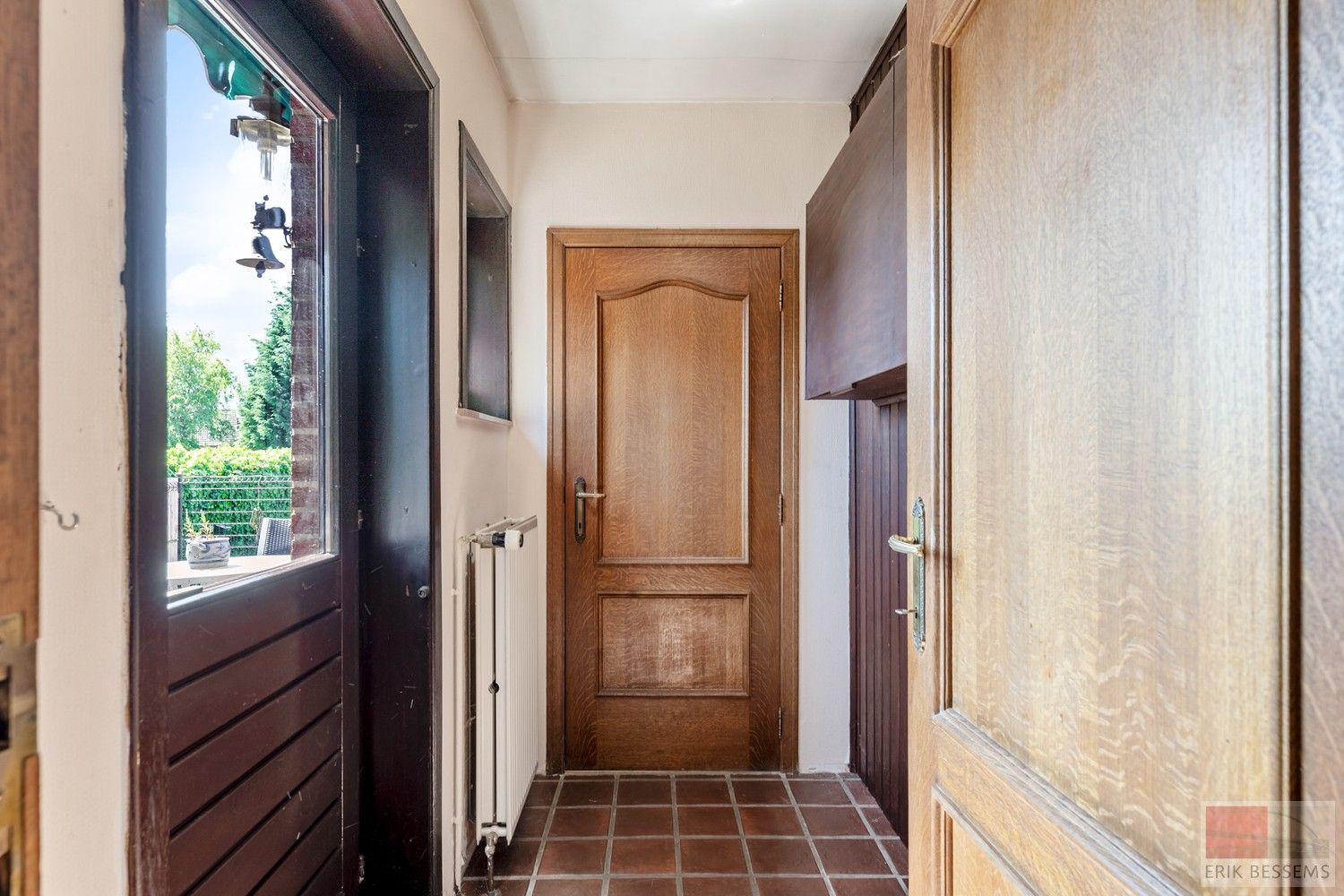 Vrijstaande woning uit 1981 op een ruim perceel in Rekem. Woonopp. 120 m² en perceel 1180 m². foto 14