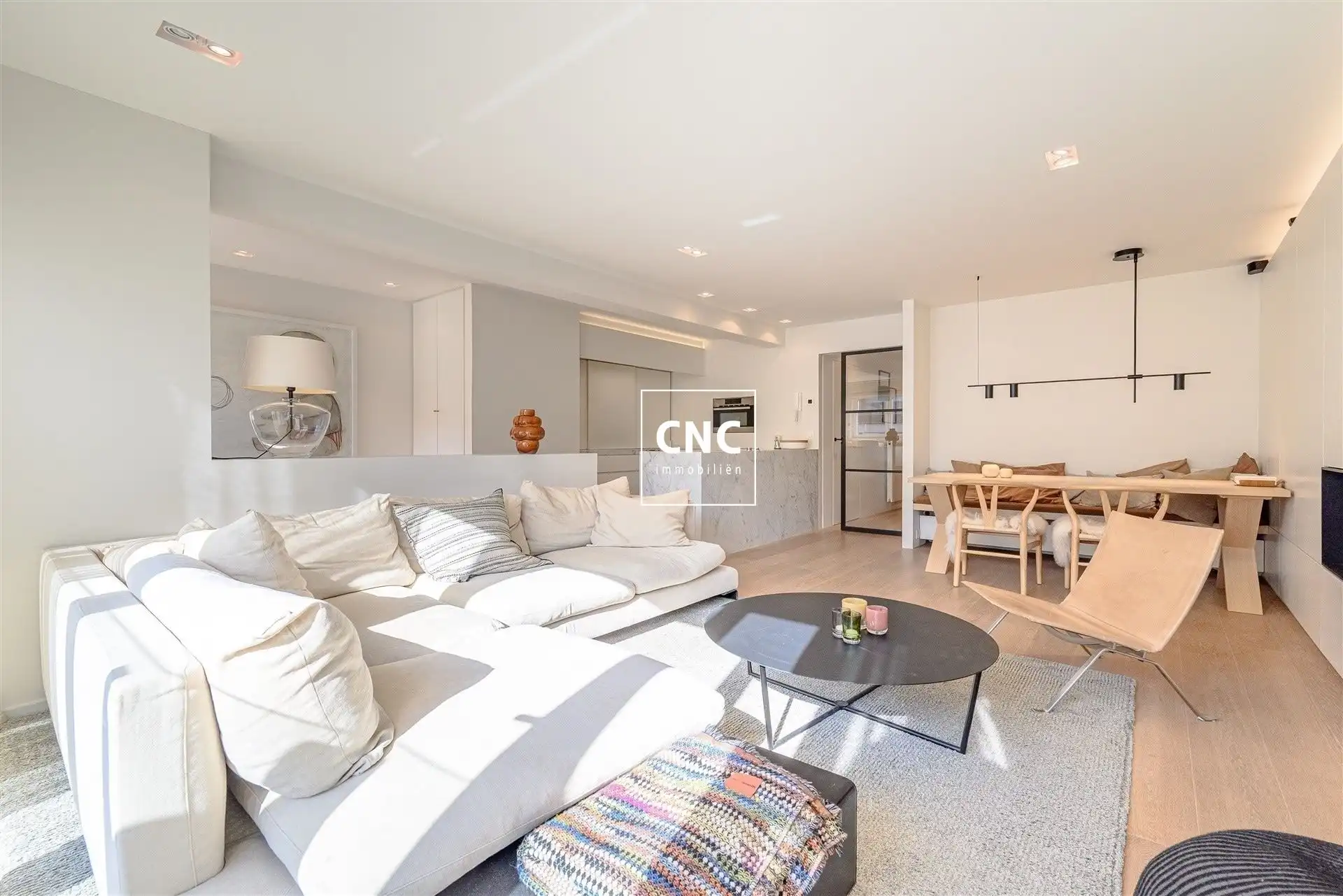 Volledig gerenoveerd appartement met karakter op toplocatie foto 2