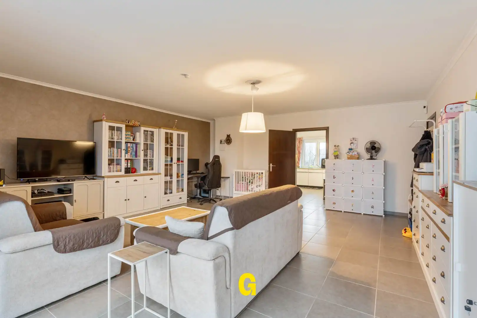 Twee slaapkamer appartement met mooi terras, 2 standplaatsen en mogelijkheid tot het bijkopen van extra berging of hobbyruimte foto 7