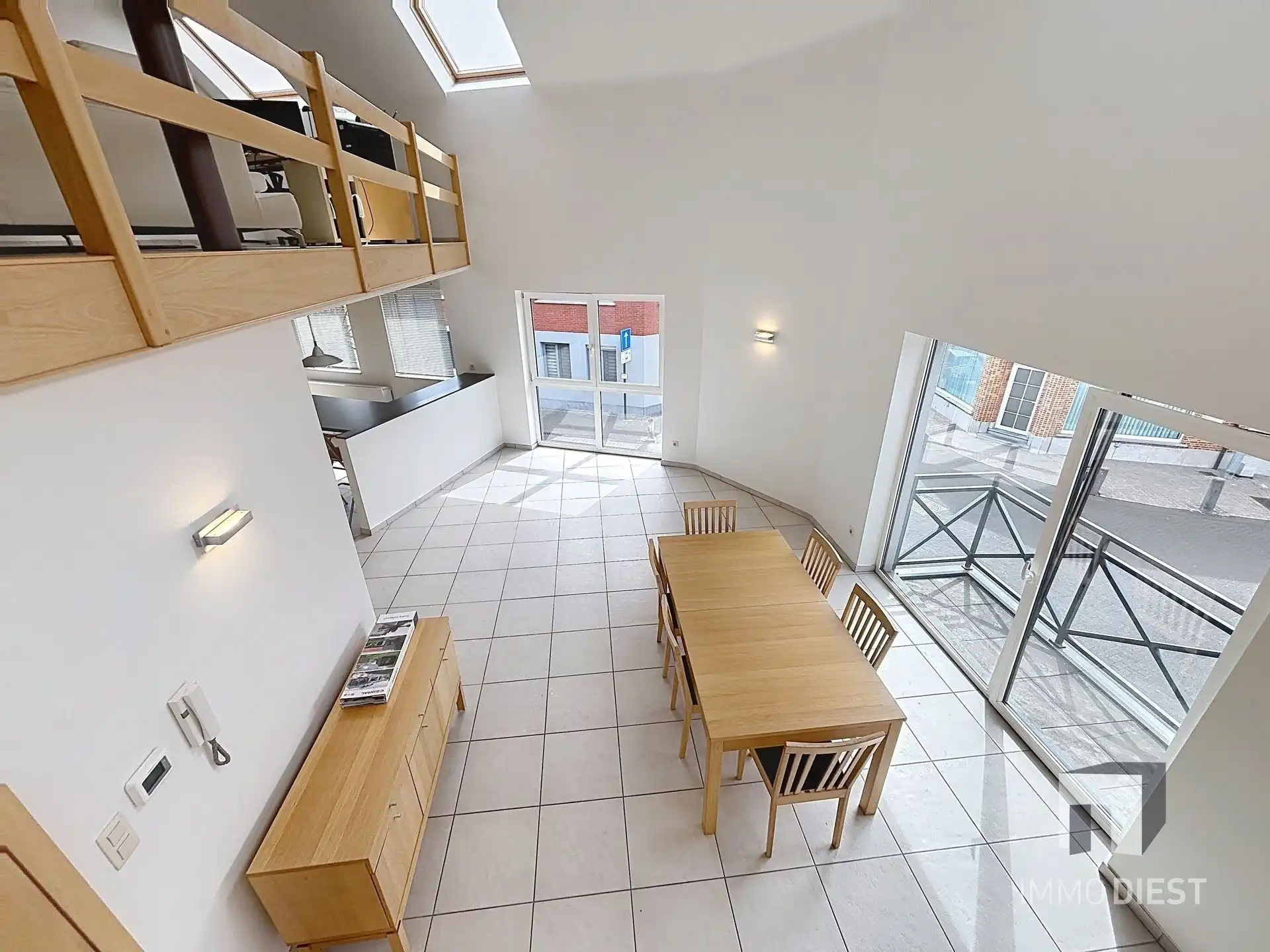 Knap duplexappartement badend in licht op gunstige ligging in Zichem. foto 4