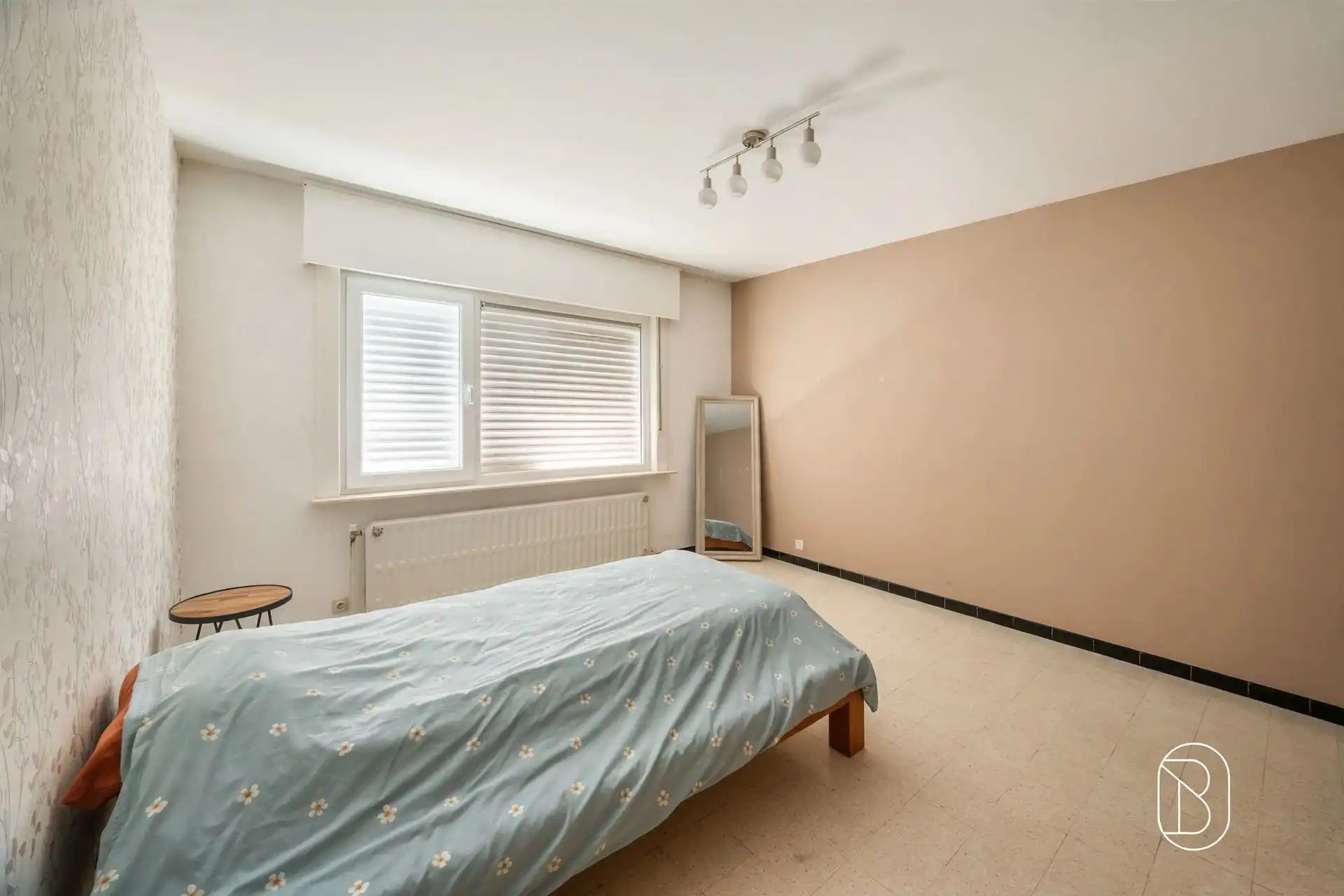 Ruime bungalow met 3 slpk, garage en tuin in Berchem foto 8