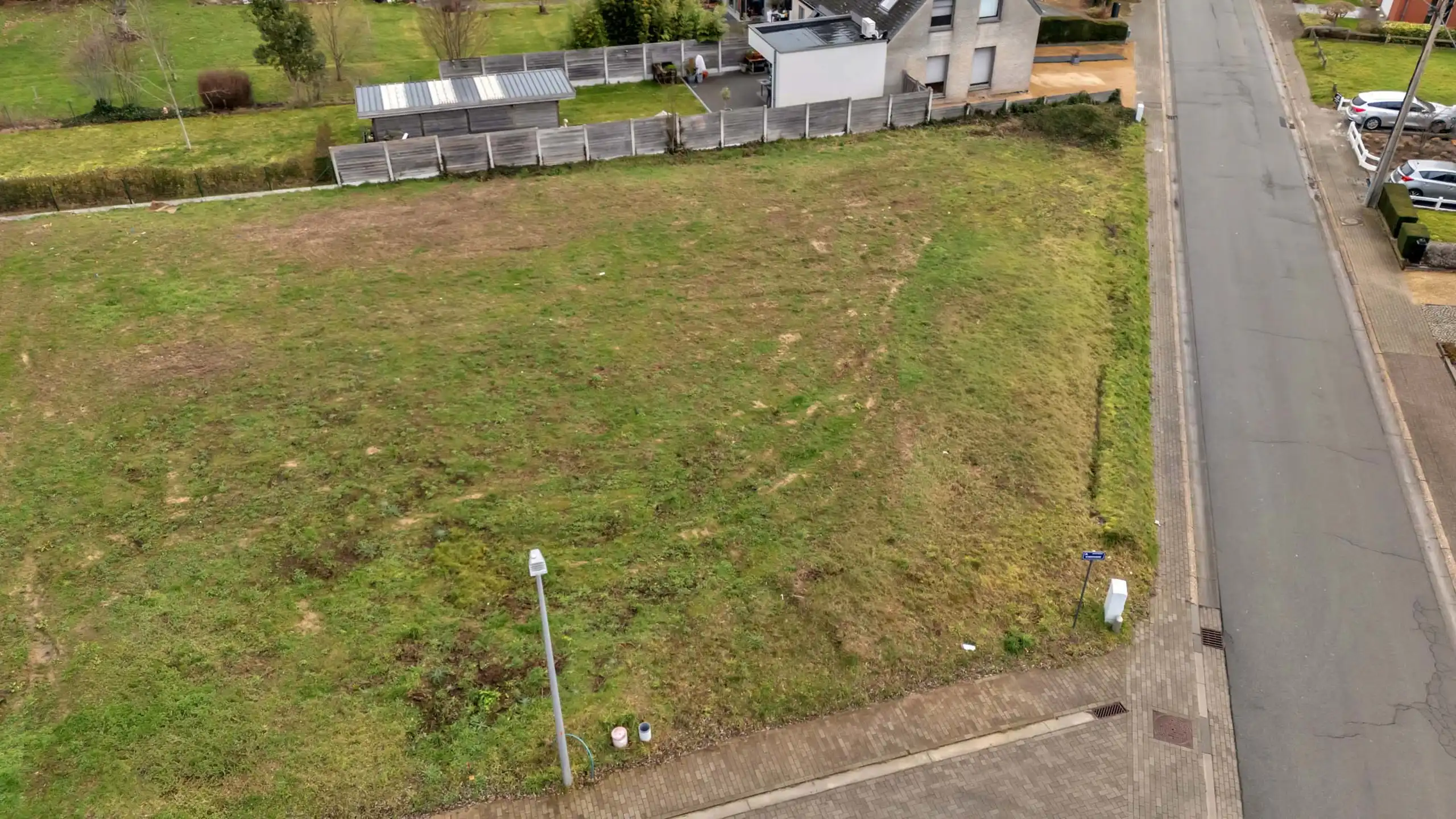 Goed gelegen bouwgrond met vergunning voor 4-gevel woning foto 2