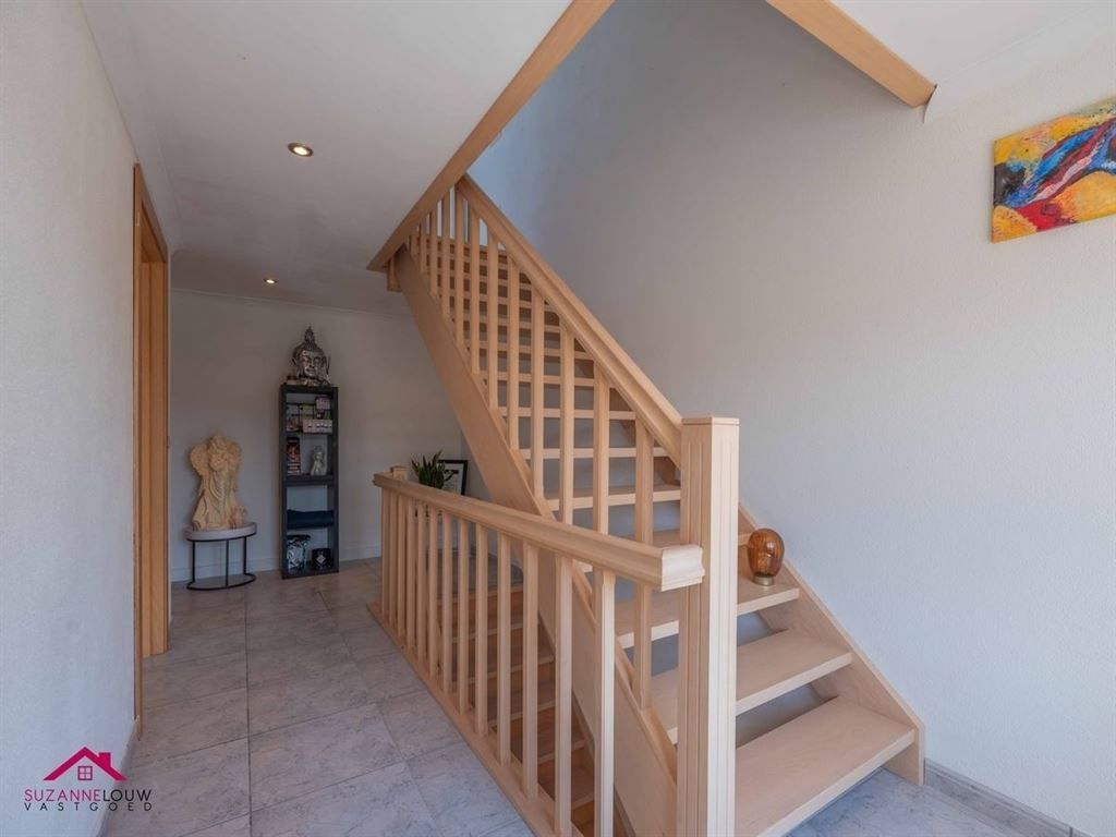 Stijlvol gerenoveerde verrassend ruime vrijstaande woning foto 24