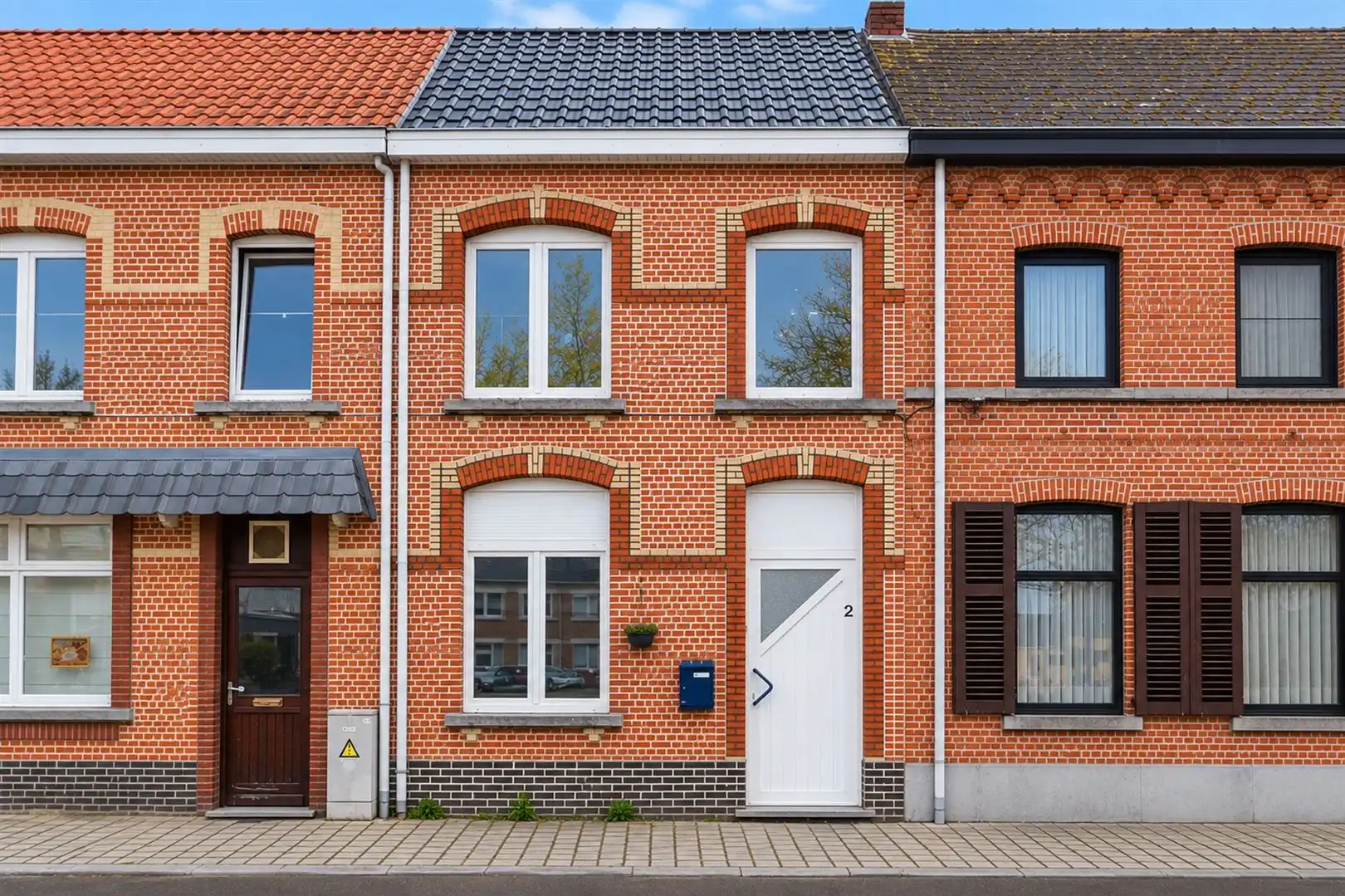 Instapklare woning met garage en tuin op centrale ligging foto {{pictureIndex}}