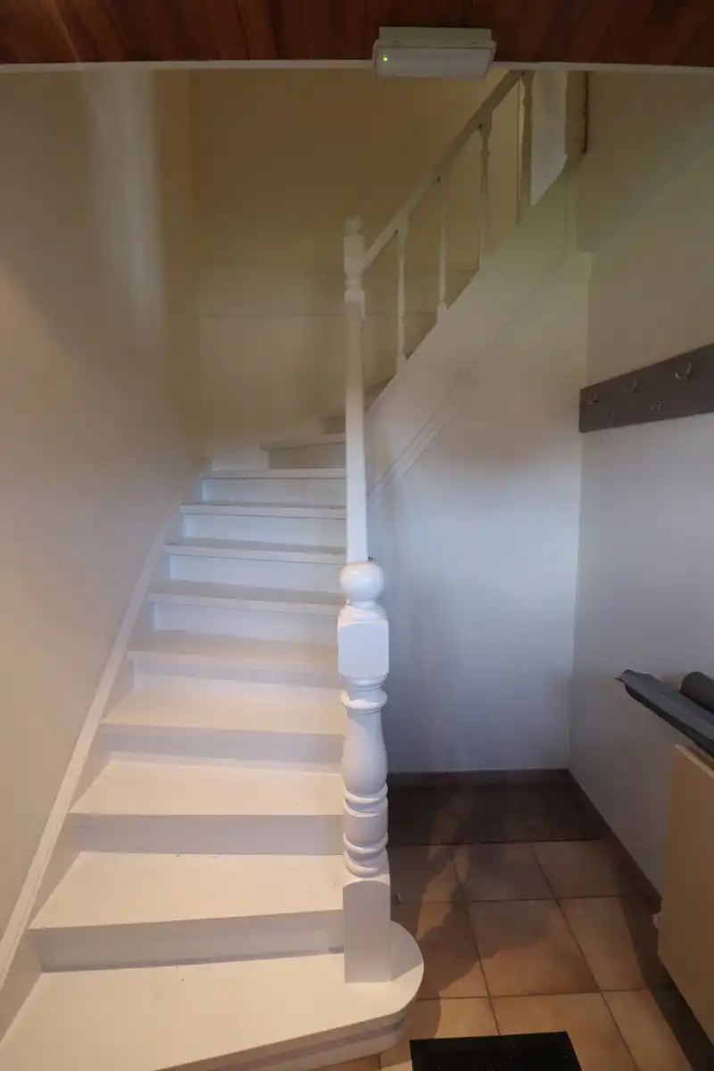 Appartement op de 1ste verdieping met carport/tuinberging en terras met tuin. foto 3