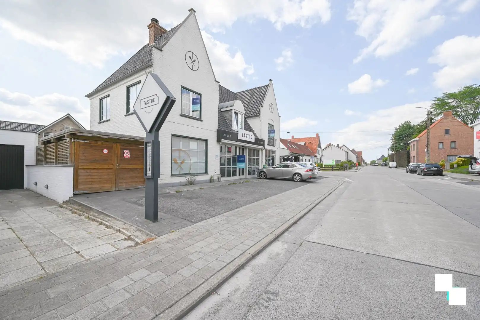 Riante handelswoonst in Waregem foto {{pictureIndex}}