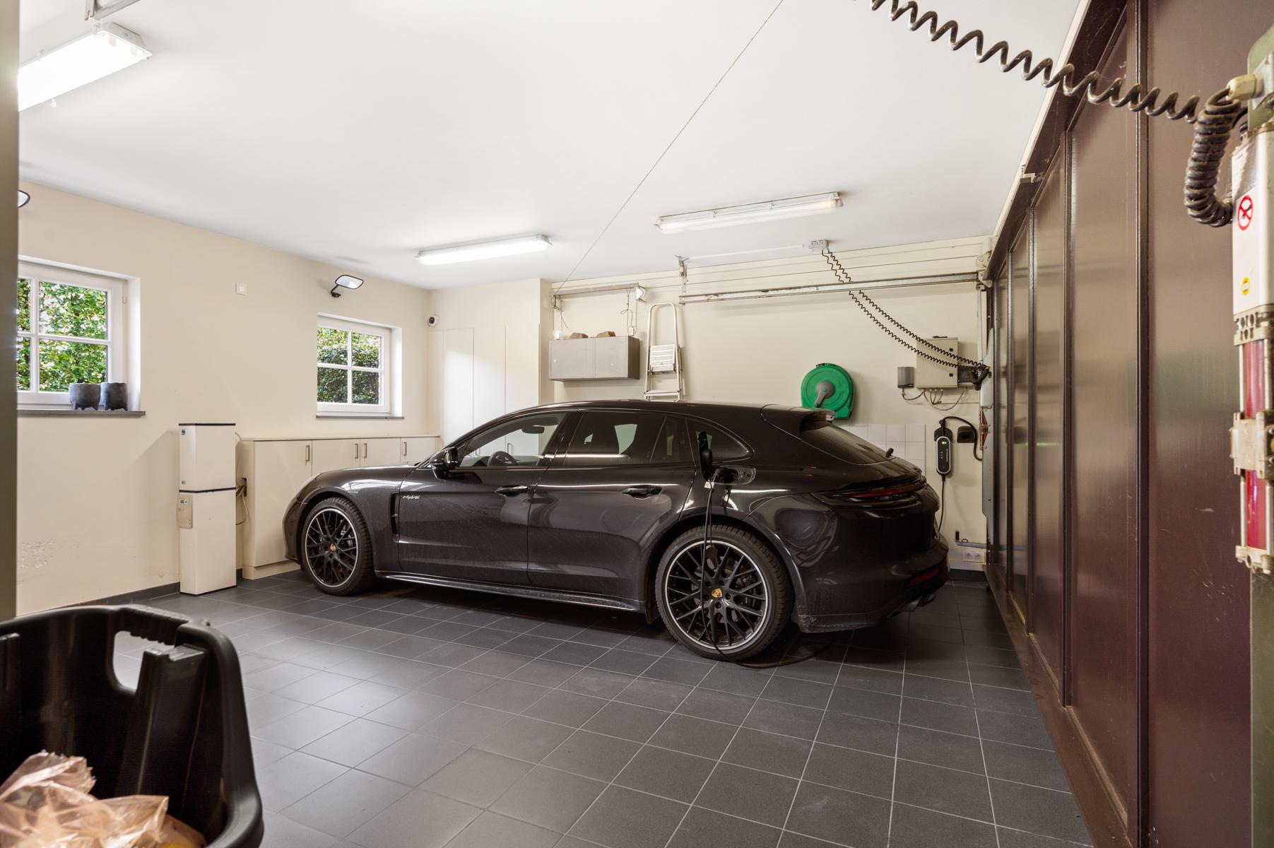 Prachtige instapklare villa met zwembad en poolhouse. foto 34