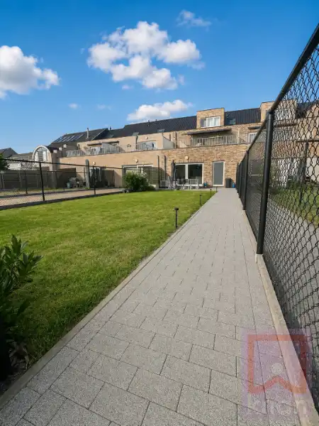 Volledig instapklaar gelijkvloers appartement met 2 slaapkamers, ruime tuin én garagebox foto 19