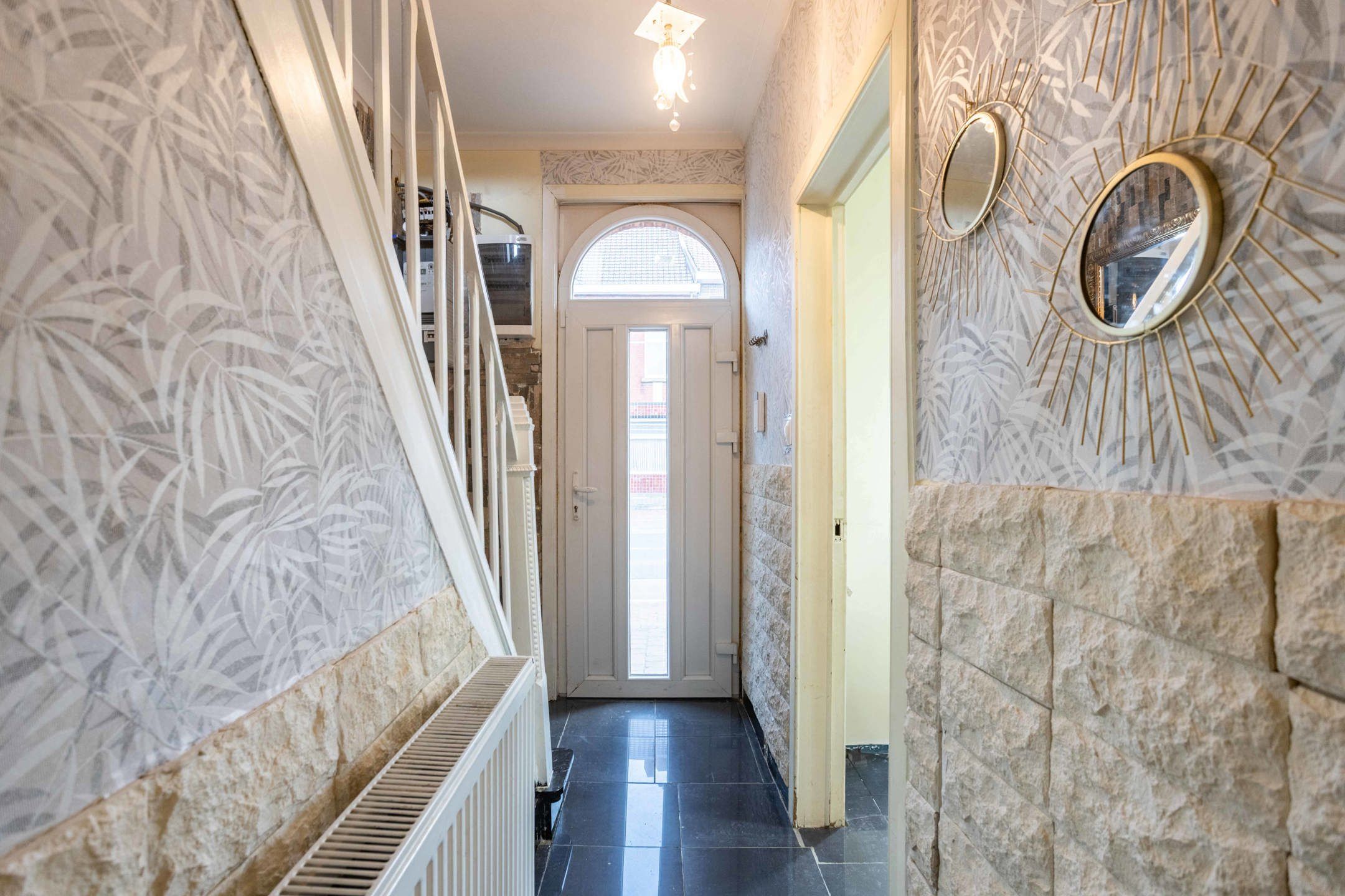 Goed gelegen 3-gevel woning met garage. foto 3