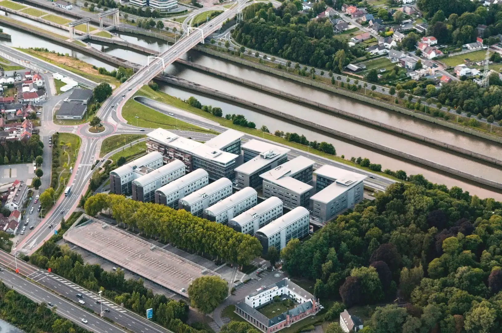 Gerenoveerde energiezuinige kantoren in Axxes Business Park foto 25