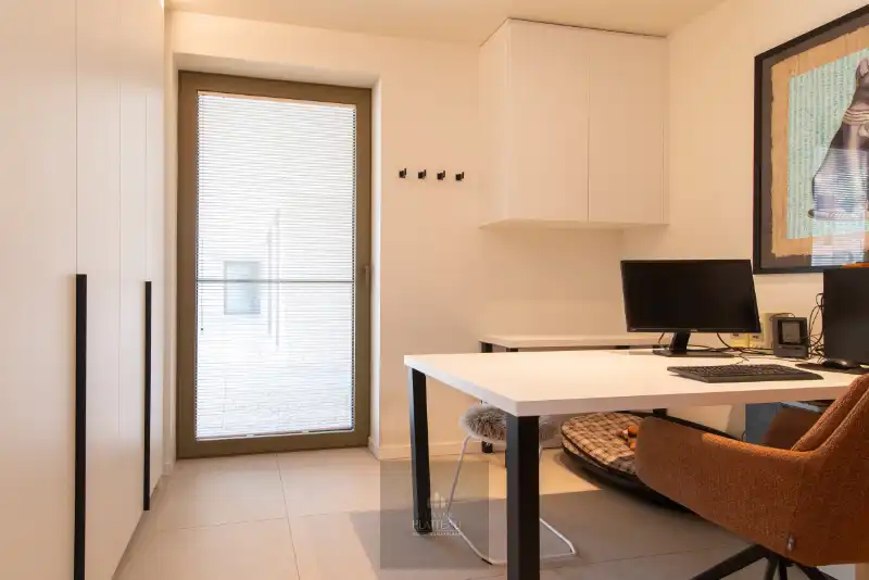 Instapklaar recent luxe-appartement met 2 slpk en grote terrassen. foto 17