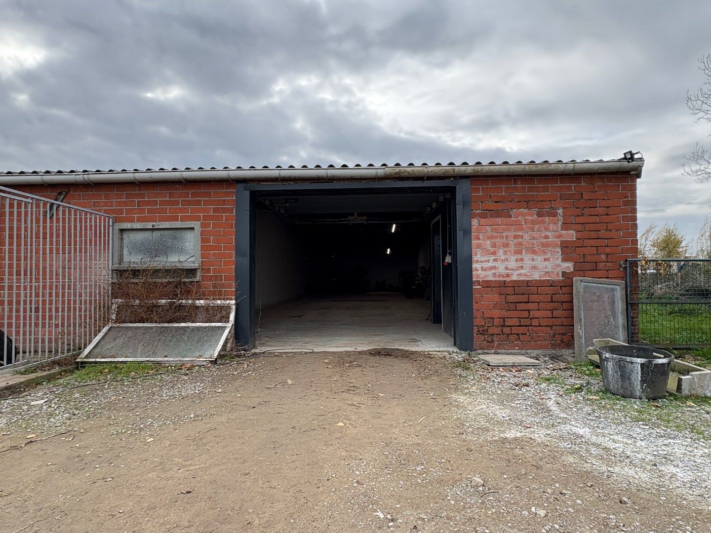 Loods te huur van +- 157m² voor 450 euro/maand. foto 3