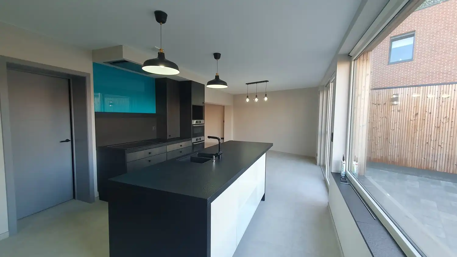 Volledig gerenoveerde HOB stadswoning met toffe tuin en 2 slaapkamers in Bree centrum foto 8