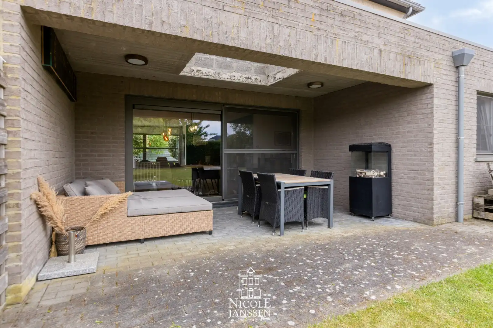 Ruime gezinswoning met tuin foto 31