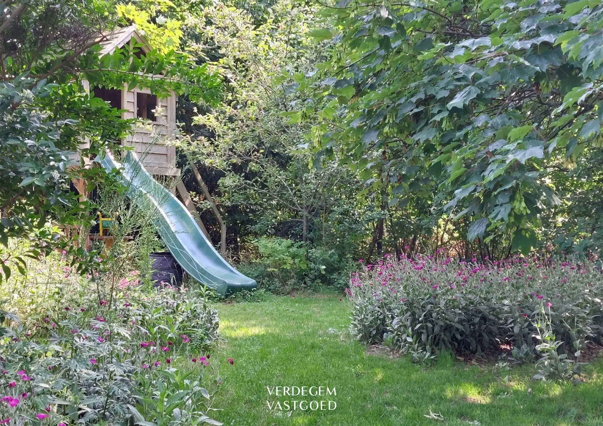 Rustig gelegen hoevewoning met volwassen tuin foto 12