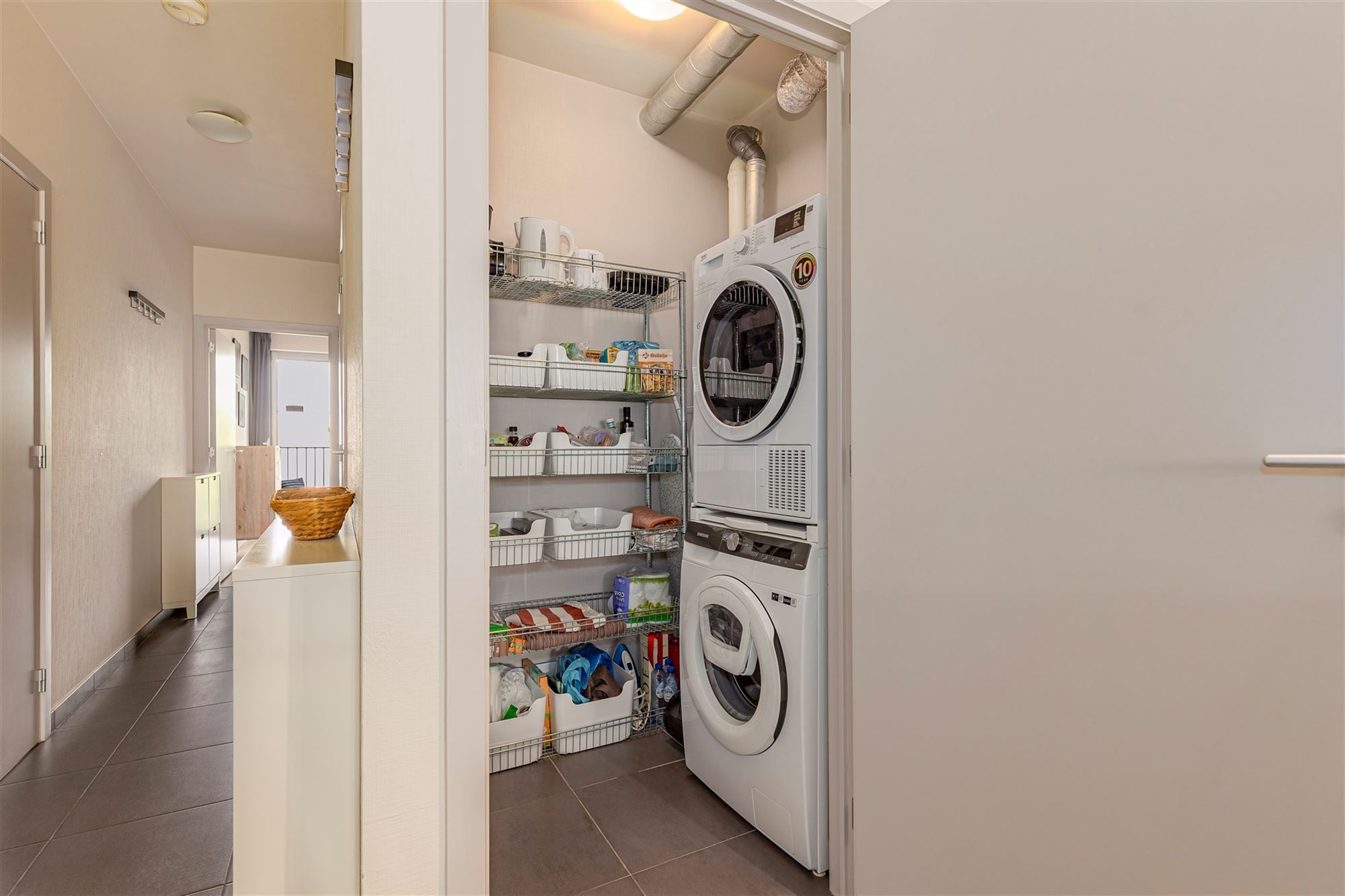 Perfect instapklaar en ruim 1 slaapkamer appartement op de Belgiëlei foto 11