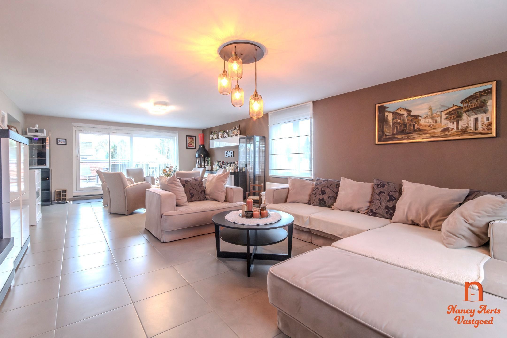 Lichtrijk duplexappartement met ruim terras en eigen ingang foto 5