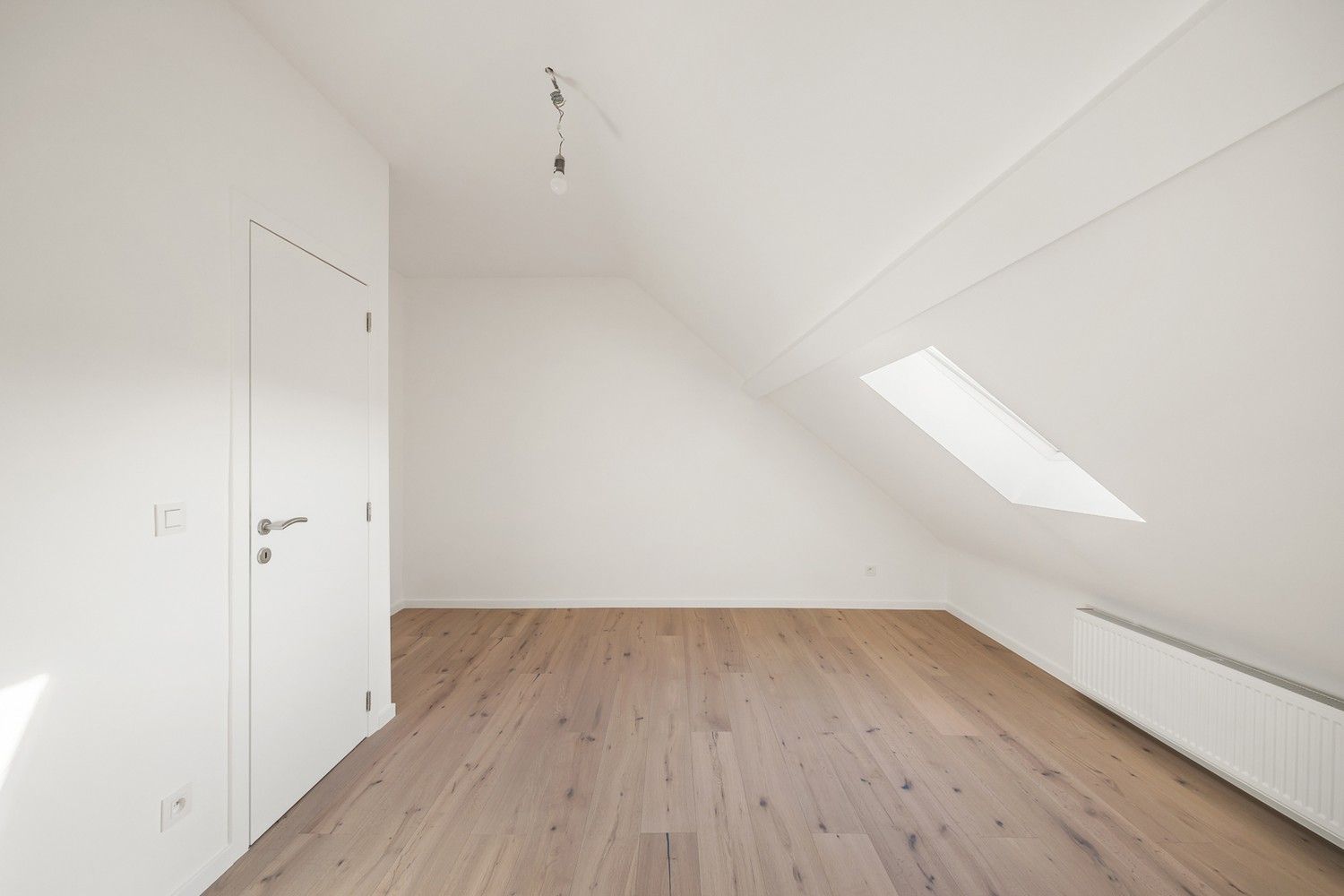Kwalitatief in 2025 gerenoveerde eengezinswoning (±160m²) met 4 slaapkamers en een prachtige stadstuin - Zeer lage EPC-score! foto 22