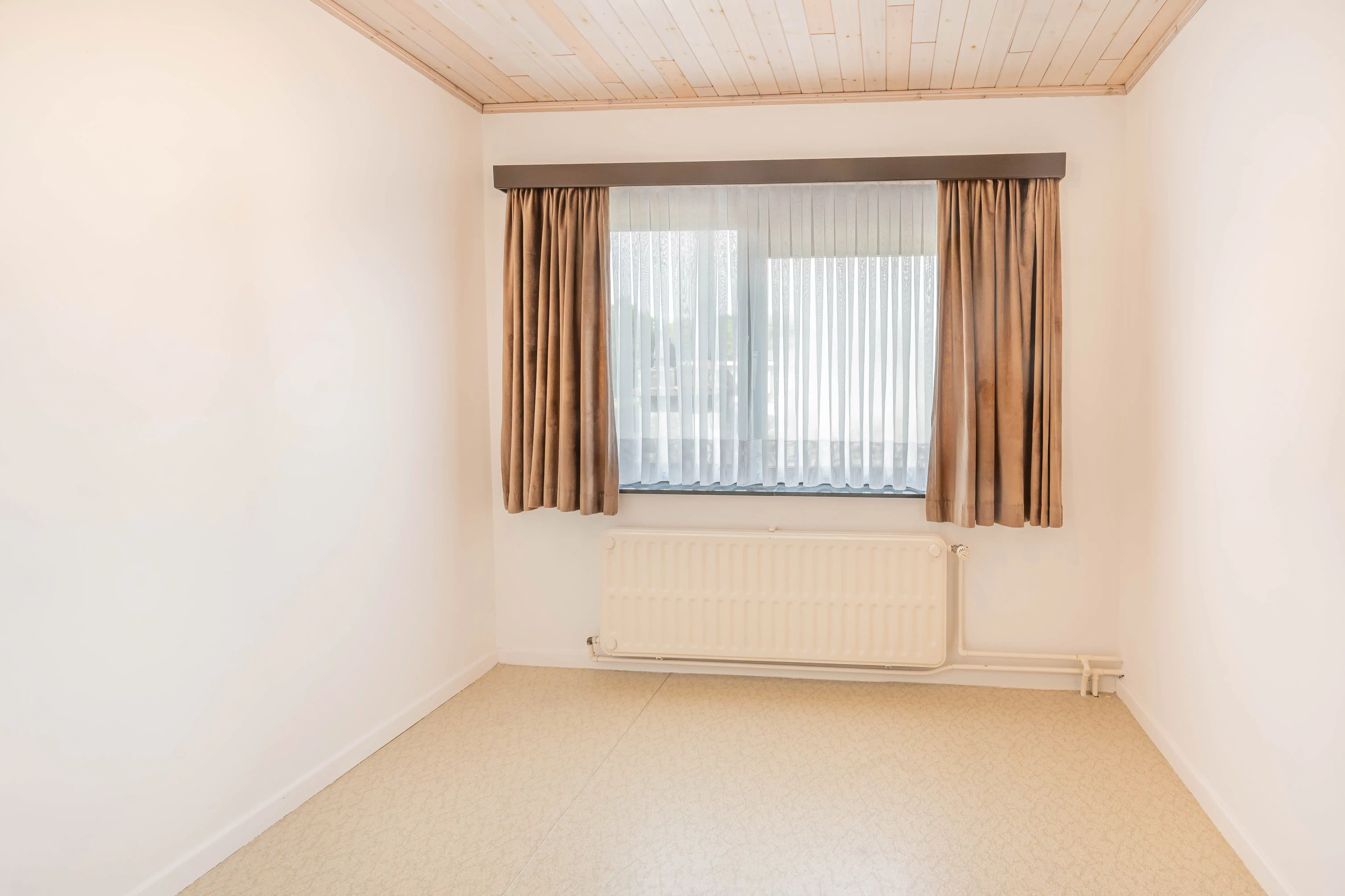 Gezinswoning met 3 slaapkamers, garage en tuin foto 16