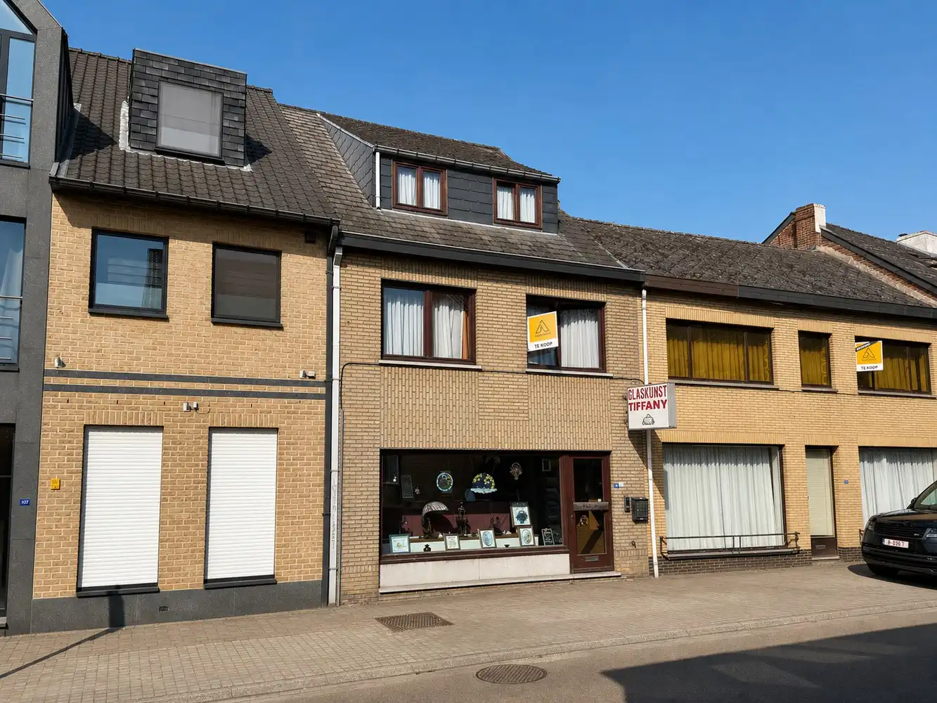 Op te frissen woning met atelier in het centrum van Lanaken foto {{pictureIndex}}