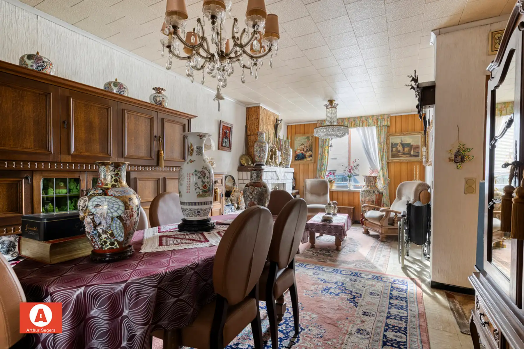 Solide half-open bebouwing met achtergelegen fietswegel. foto 5