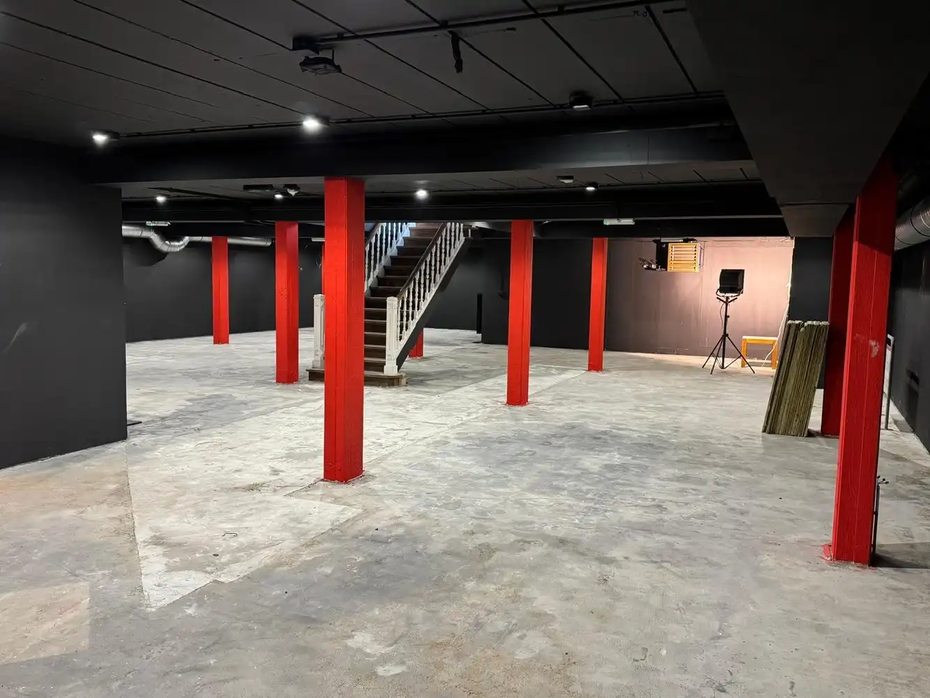 Handelspand met maximale zichtbaarheid langs de Rijksweg in Maasmechelen foto 5