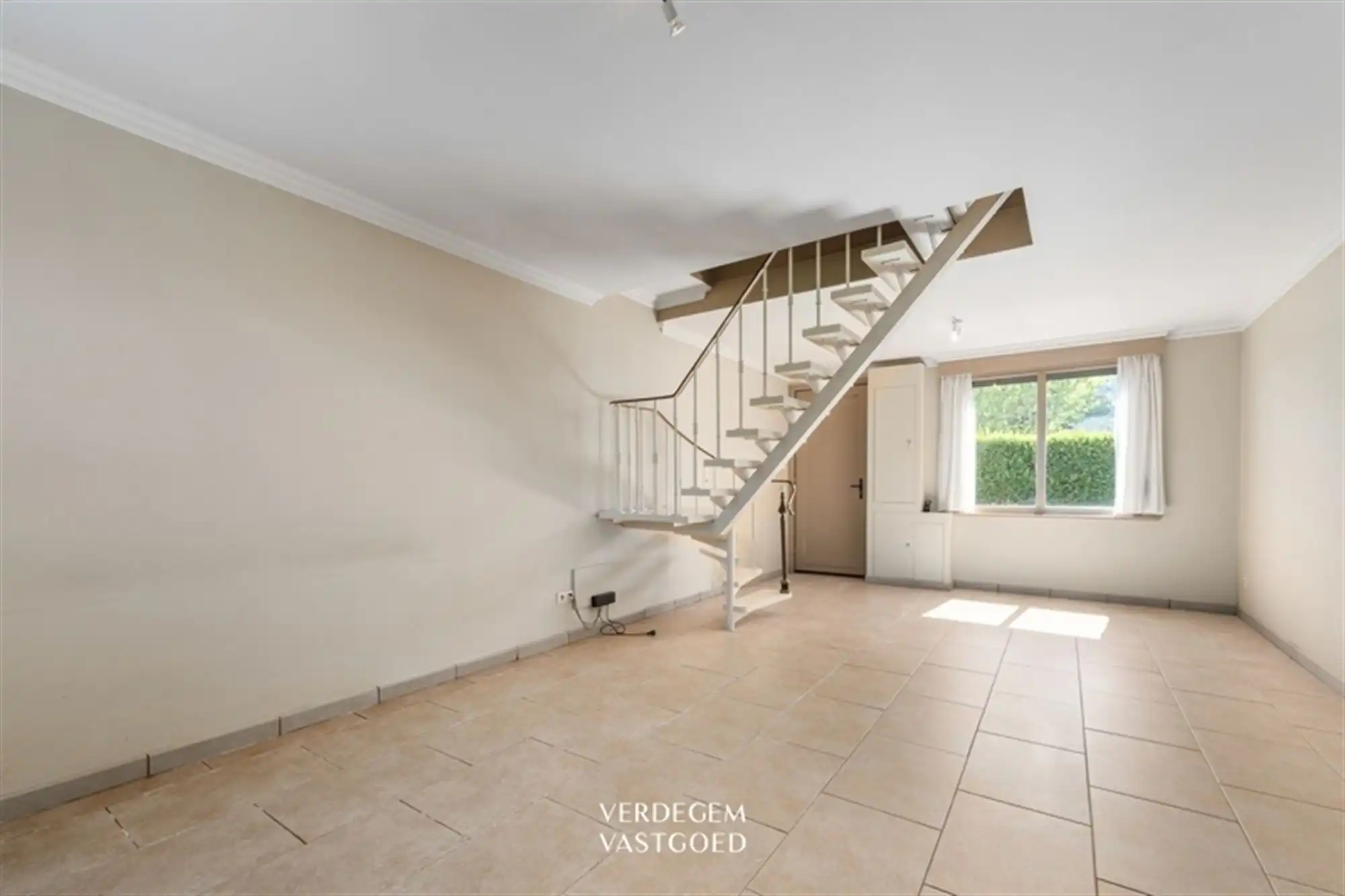 Charmante woning met 2 slaapkamers en fijne tuin met volledige privacy foto 6