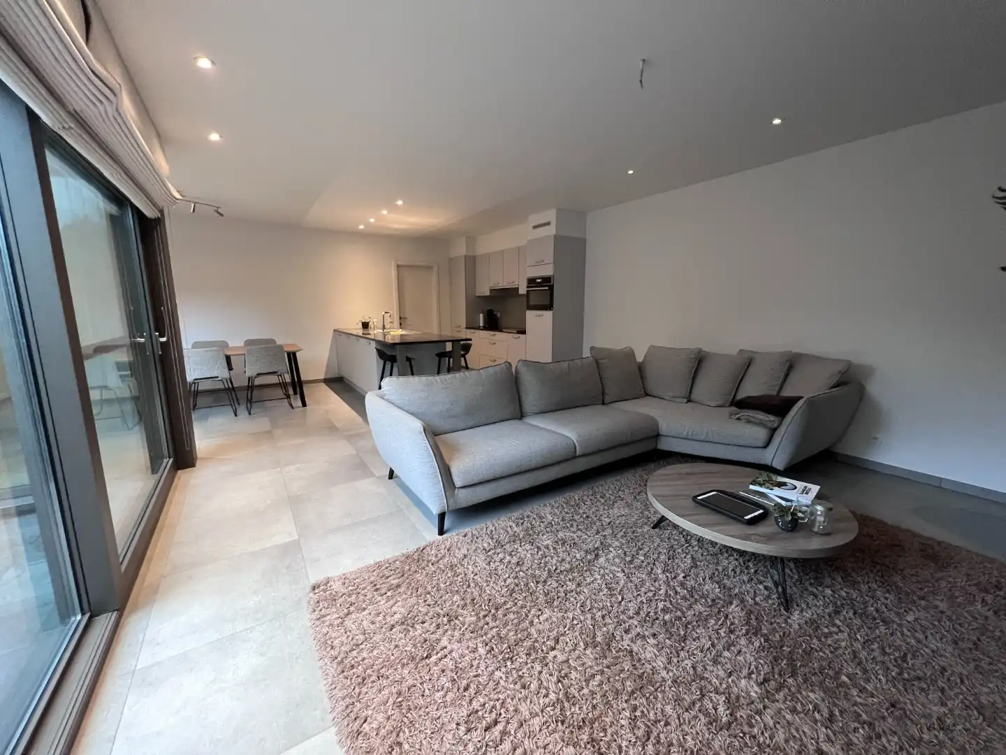 Modern energiezuinig appartement met 2 slaapkamers, terras en inpandige garage in Lievegem foto 2