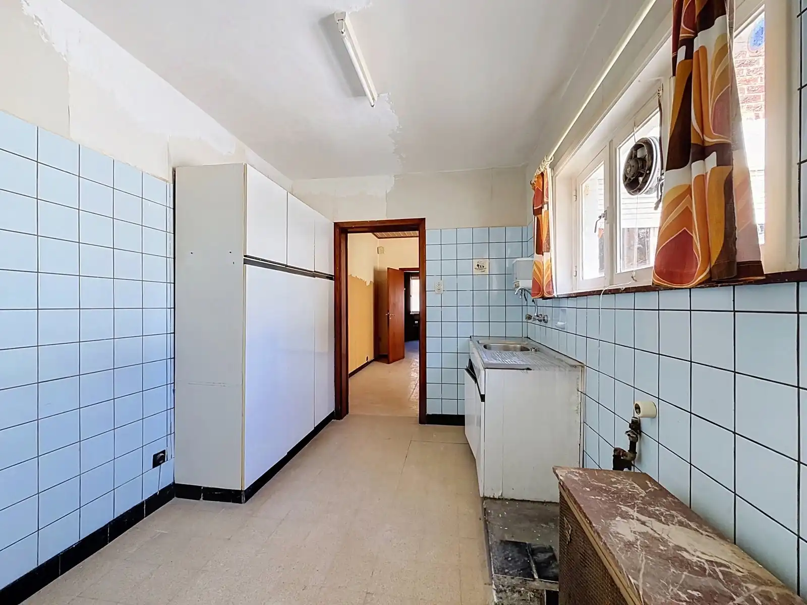 Woning met 4 SLPK, Tuin, Garage én mooi renovatiepotentieel! foto 6