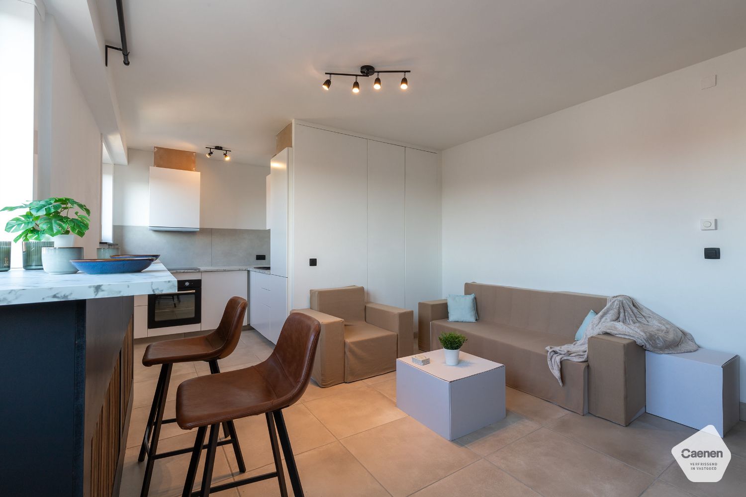 STIJLVOL & GERENOVEERD APPARTEMENT in het hartje van OOSTKAMP MET 2 SLAAPKAMERS foto 3