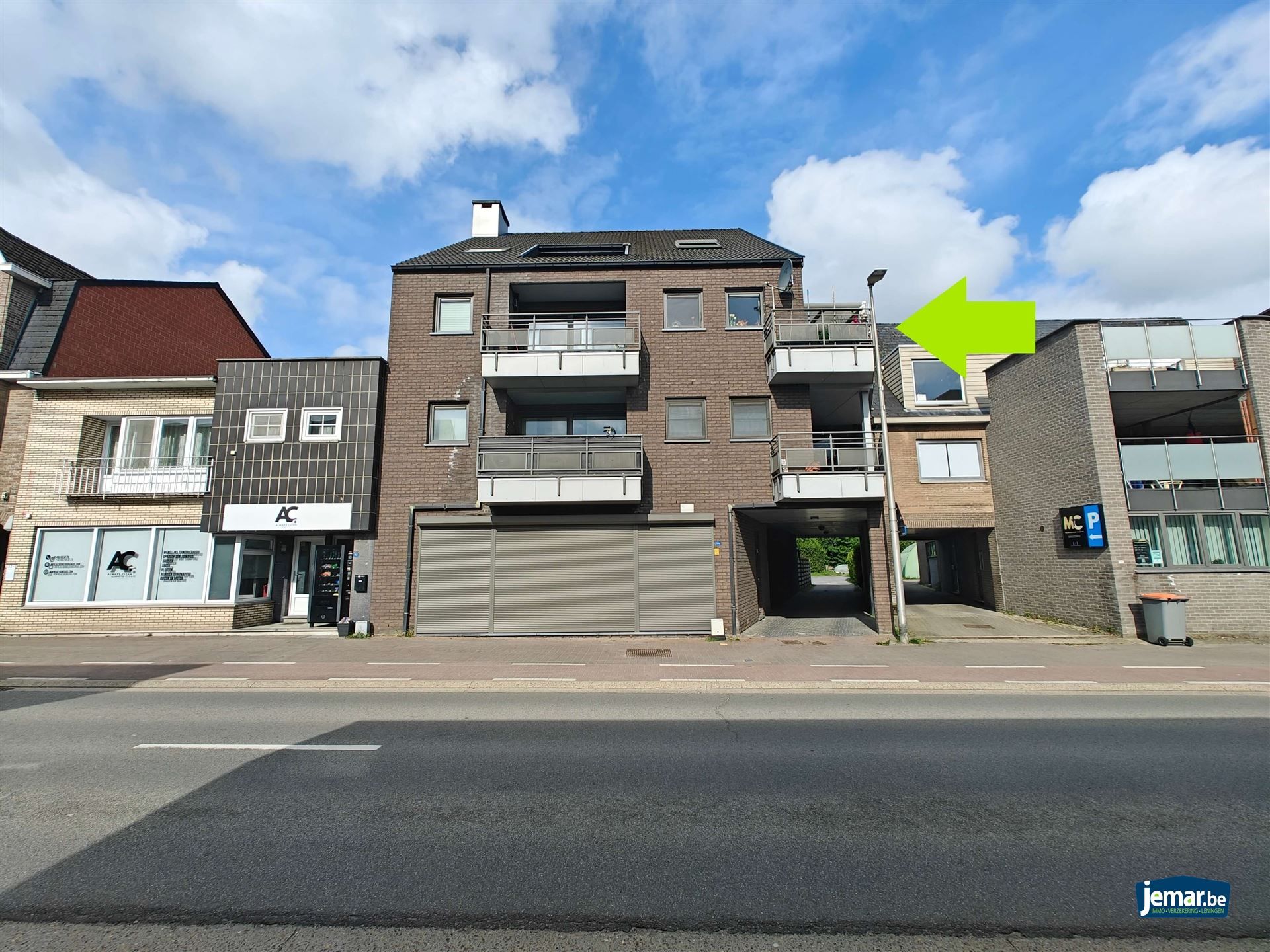 Appartement met 2 slaapkamers en terras  op de 2de verdieping  foto {{pictureIndex}}