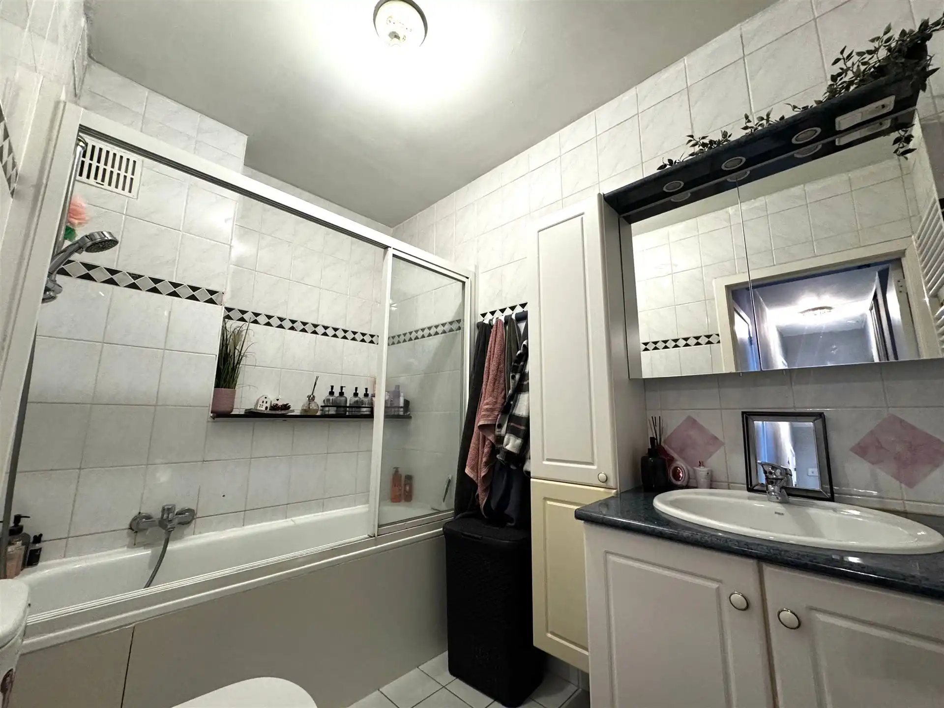 Instapklaar appartement te koop in het hart van Maasmechelen! foto 12