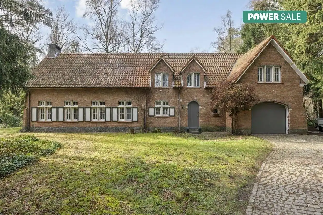 Hoofdfoto van de publicatie: Recent gerenoveerde villa op 33 are te koop in Herentals
